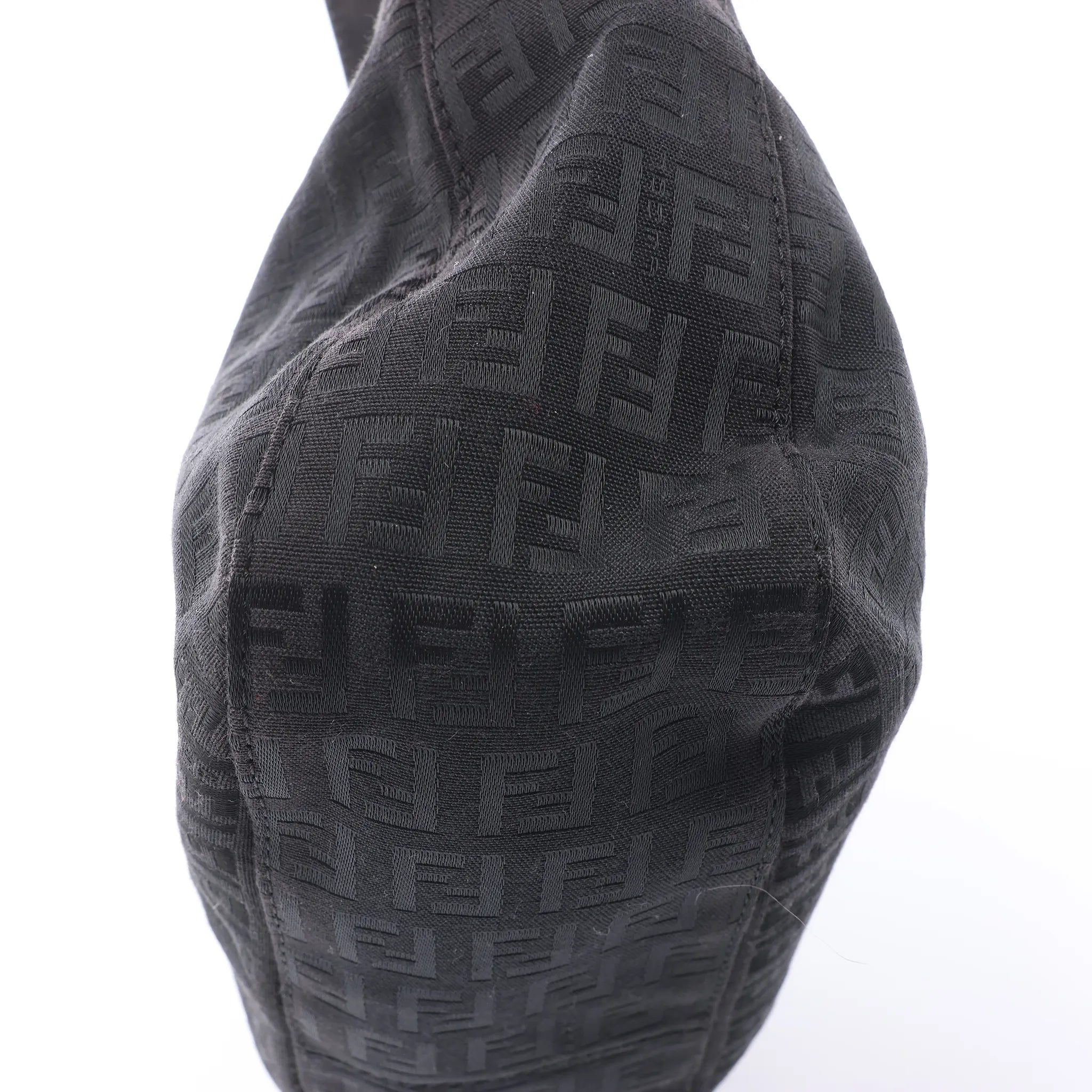 FENDI Mamma Baguette Zucchino Canvas & Leather Shoulder bag in Black 8BR036