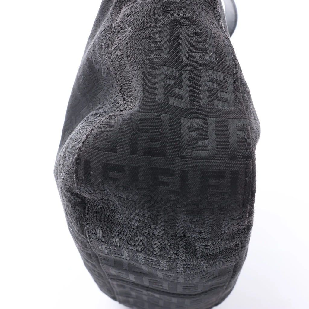 FENDI Mamma Baguette Zucchino Canvas & Leather Shoulder bag in Black 8BR036