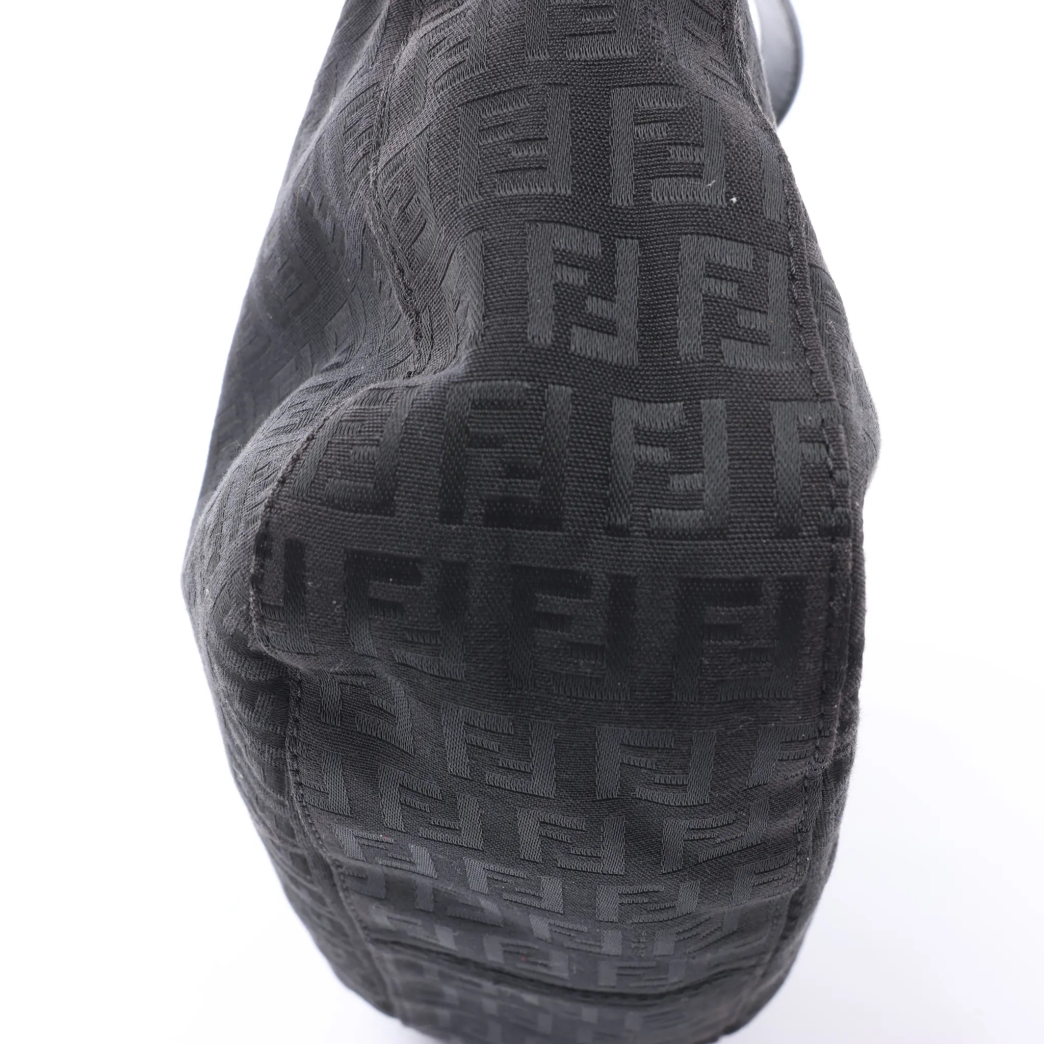 FENDI Mamma Baguette Zucchino Canvas & Leather Shoulder bag in Black 8BR036