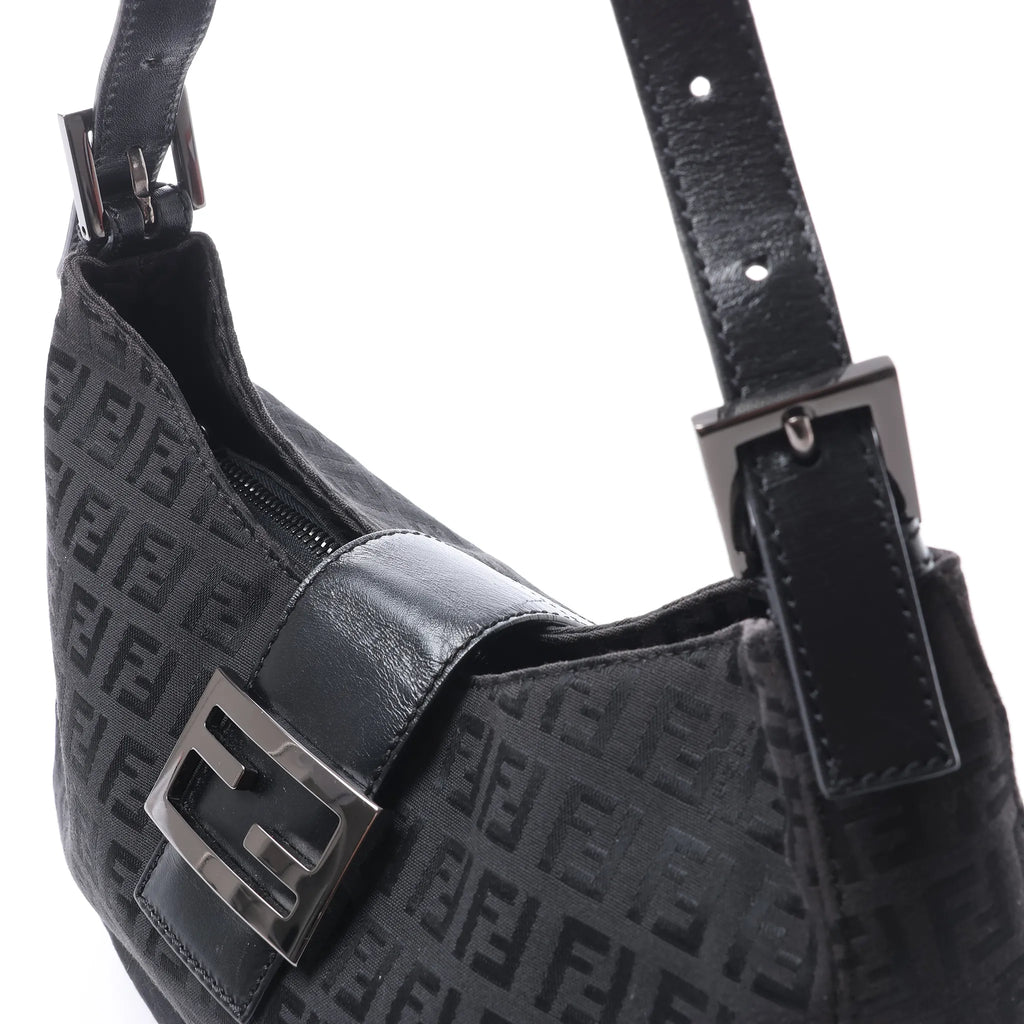 FENDI Mamma Baguette Zucchino Canvas & Leather Shoulder bag in Black 8BR036