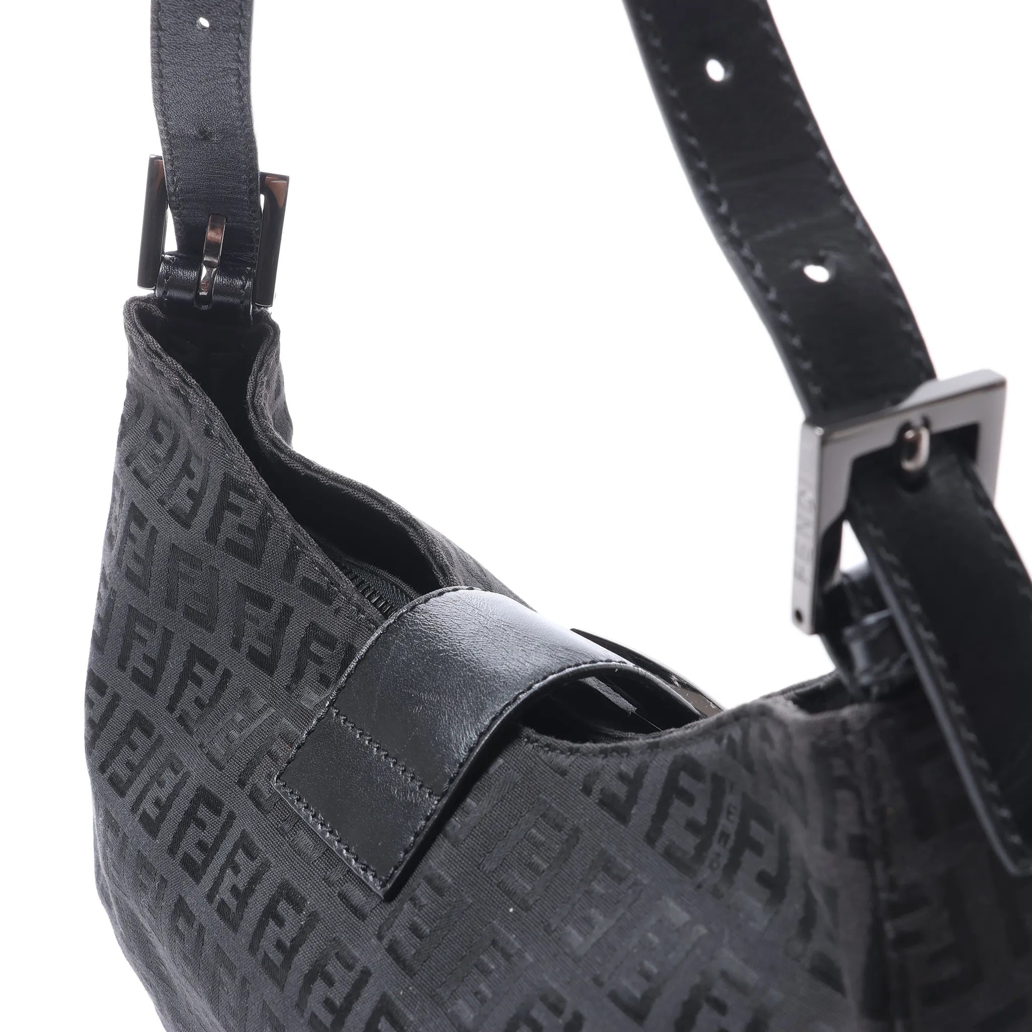 FENDI Mamma Baguette Zucchino Canvas & Leather Shoulder bag in Black 8BR036