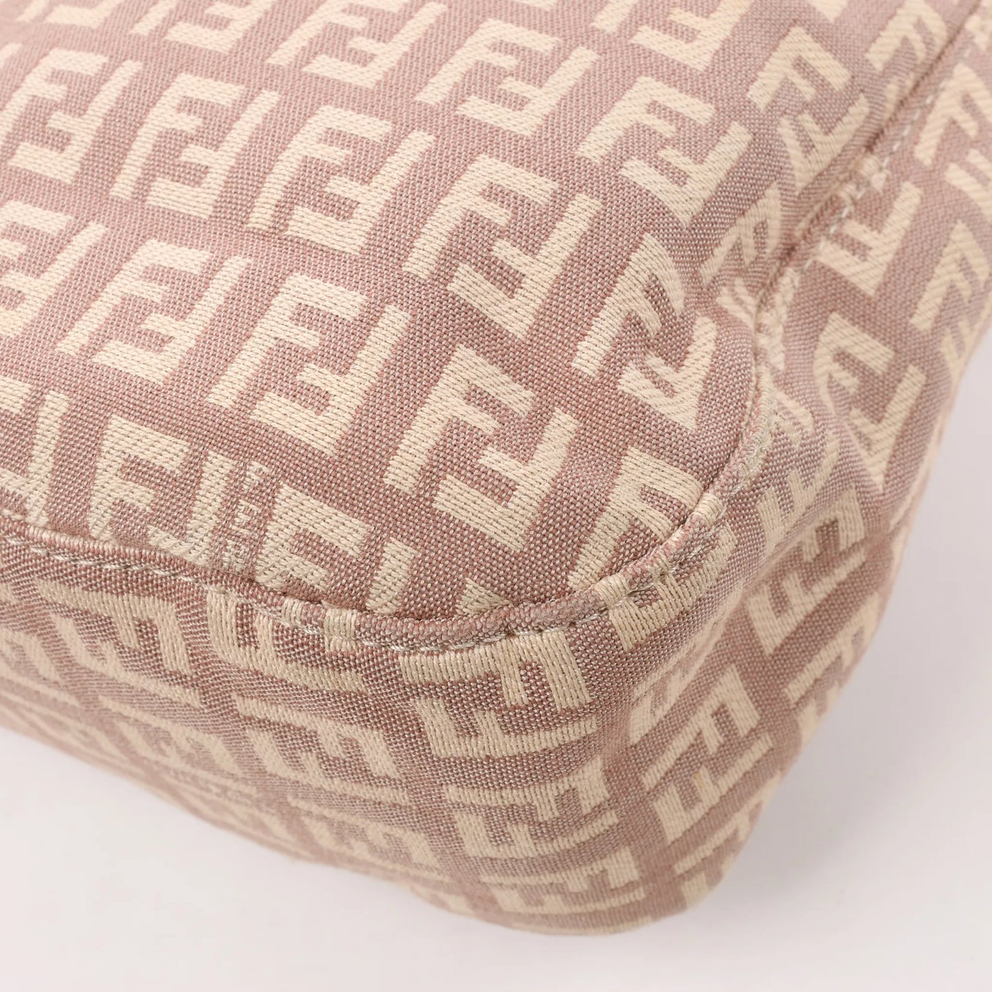 FENDI Mamma Baguette Zucchino Canvas & Leather Shoulder Bag in Pink 8BR036