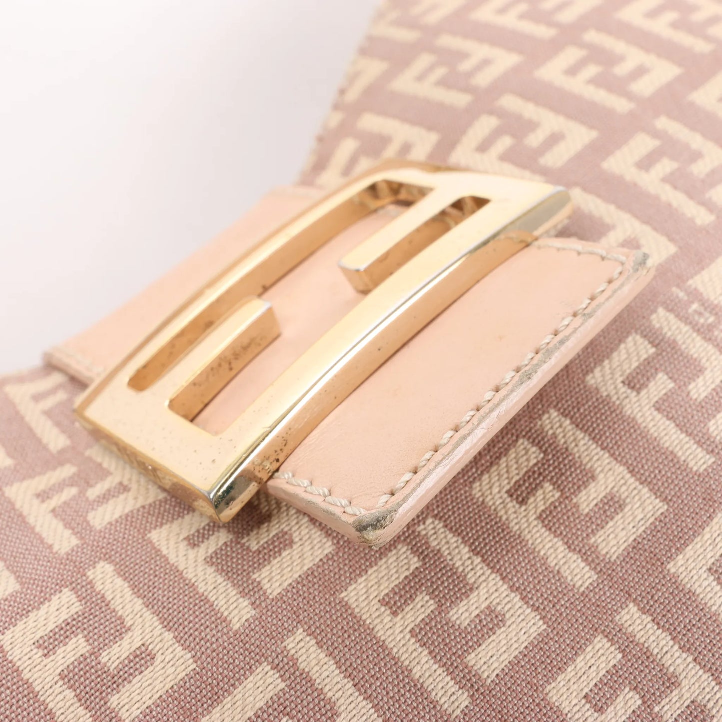 FENDI Mamma Baguette Zucchino Canvas & Leather Shoulder Bag in Pink 8BR036