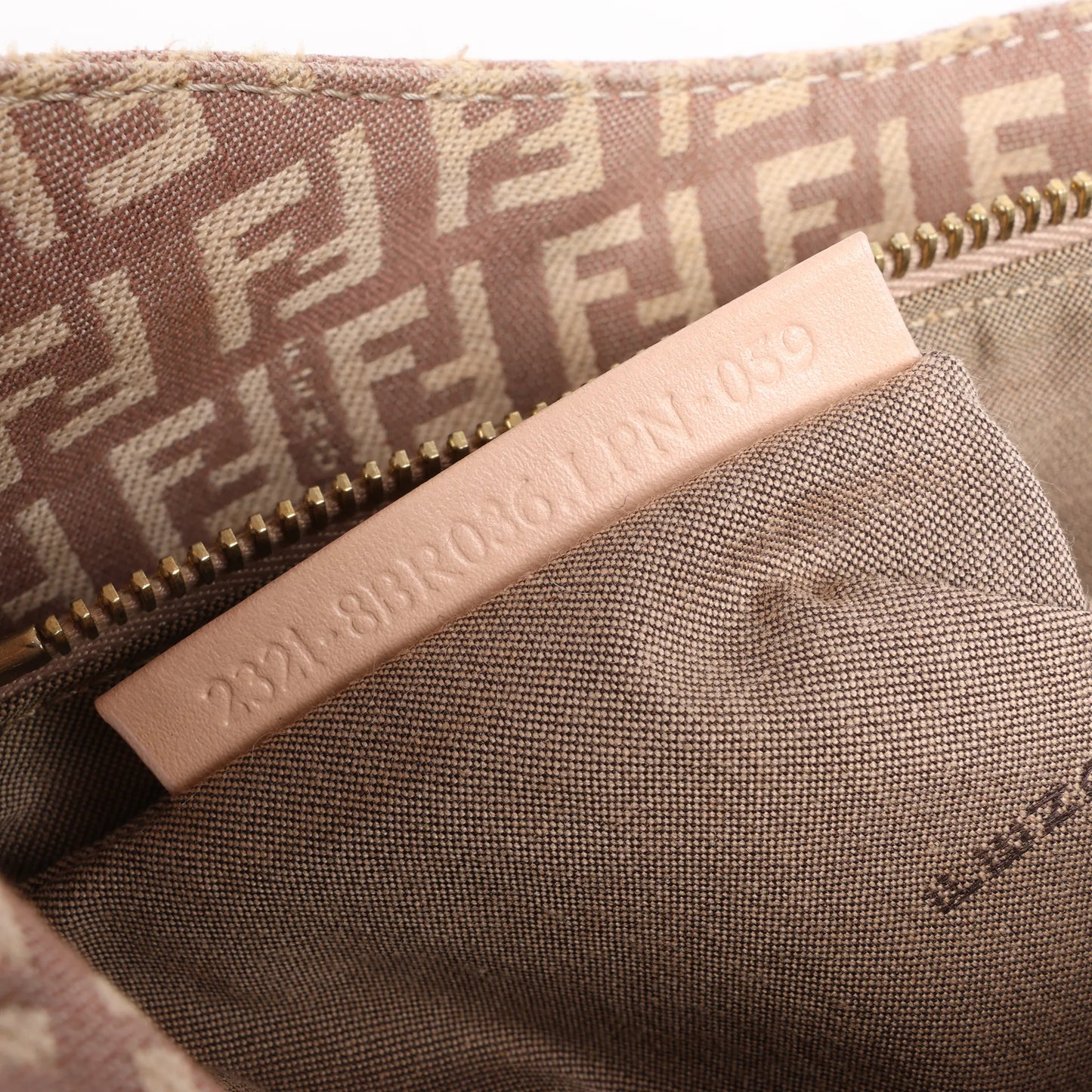 FENDI Mamma Baguette Zucchino Canvas & Leather Shoulder Bag in Pink 8BR036