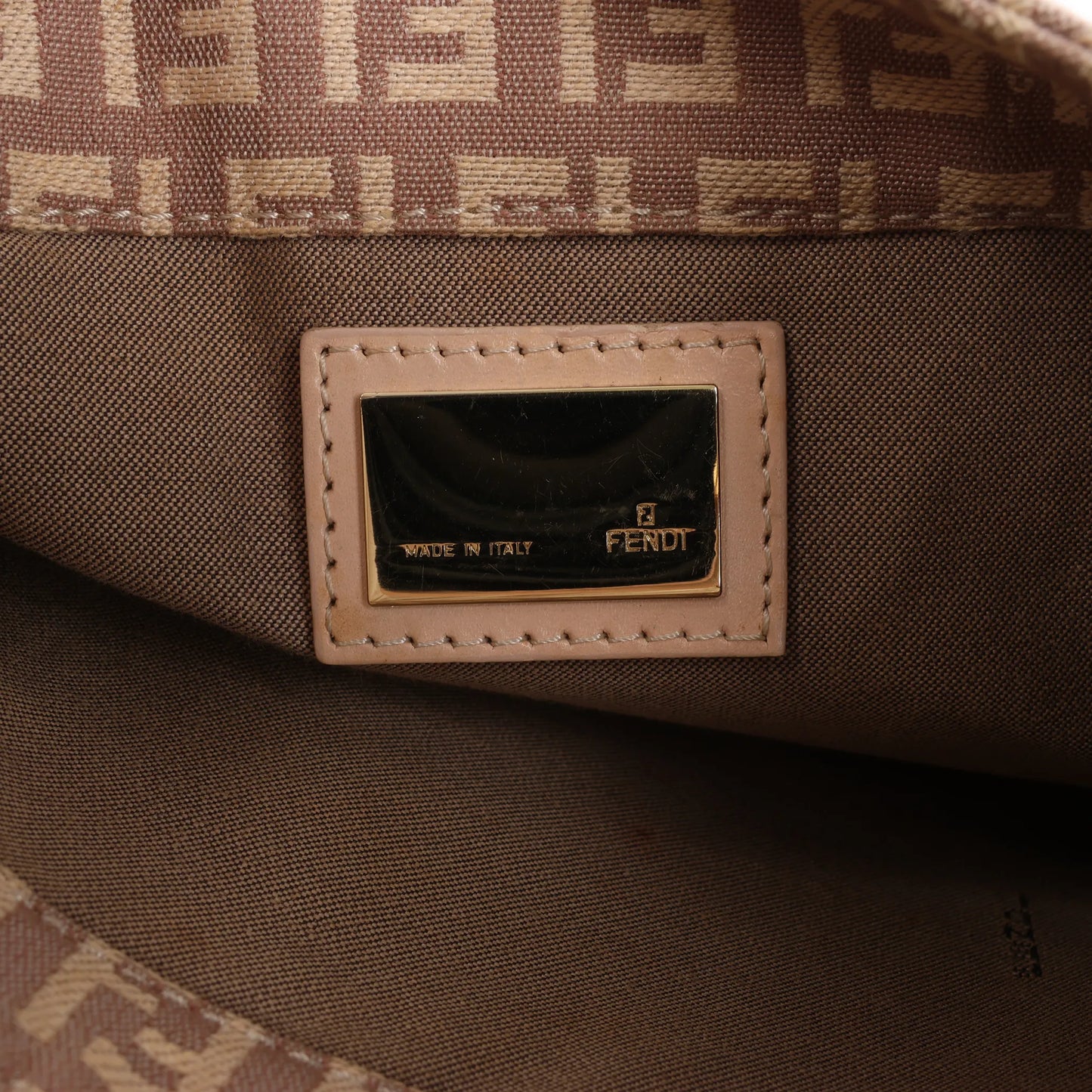 FENDI Mamma Baguette Zucchino Canvas & Leather Shoulder Bag in Pink 8BR036