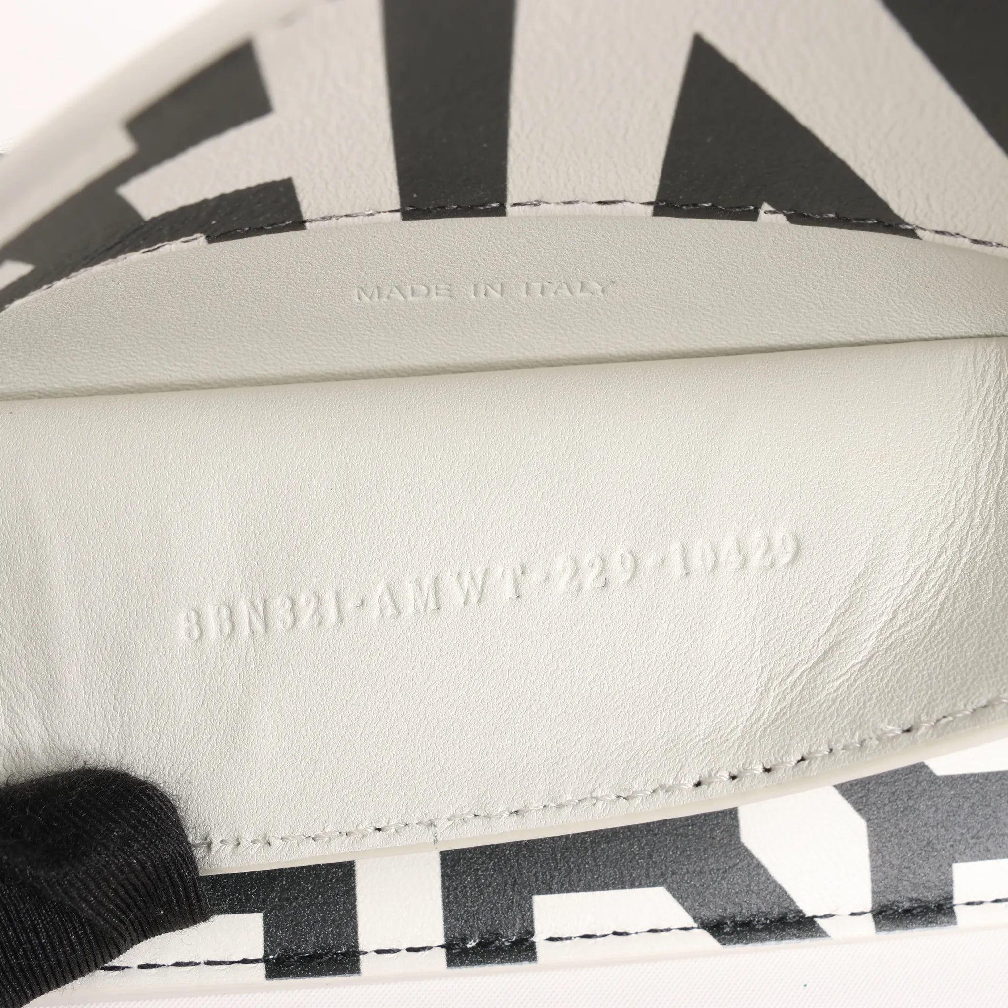 Fendi x Marc Jacobs Peekaboo ICU Co., Ltd. Medium Leather 2Way Handbag in White 8BN321