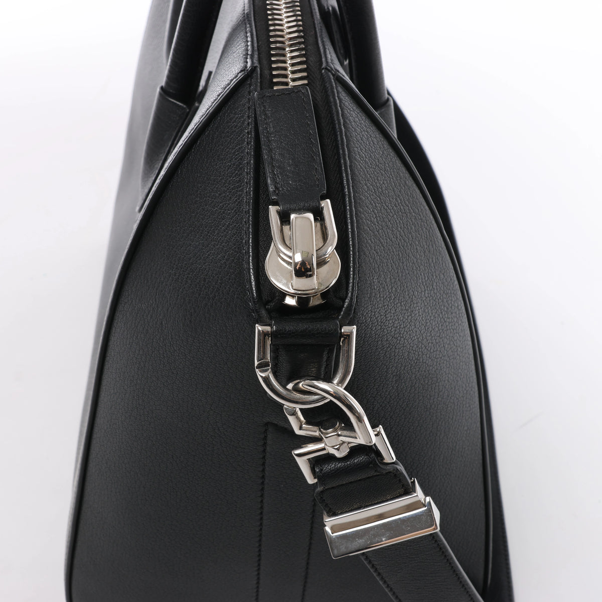 Givenchy Antigona Medium Leather 2Way Handbag in Black