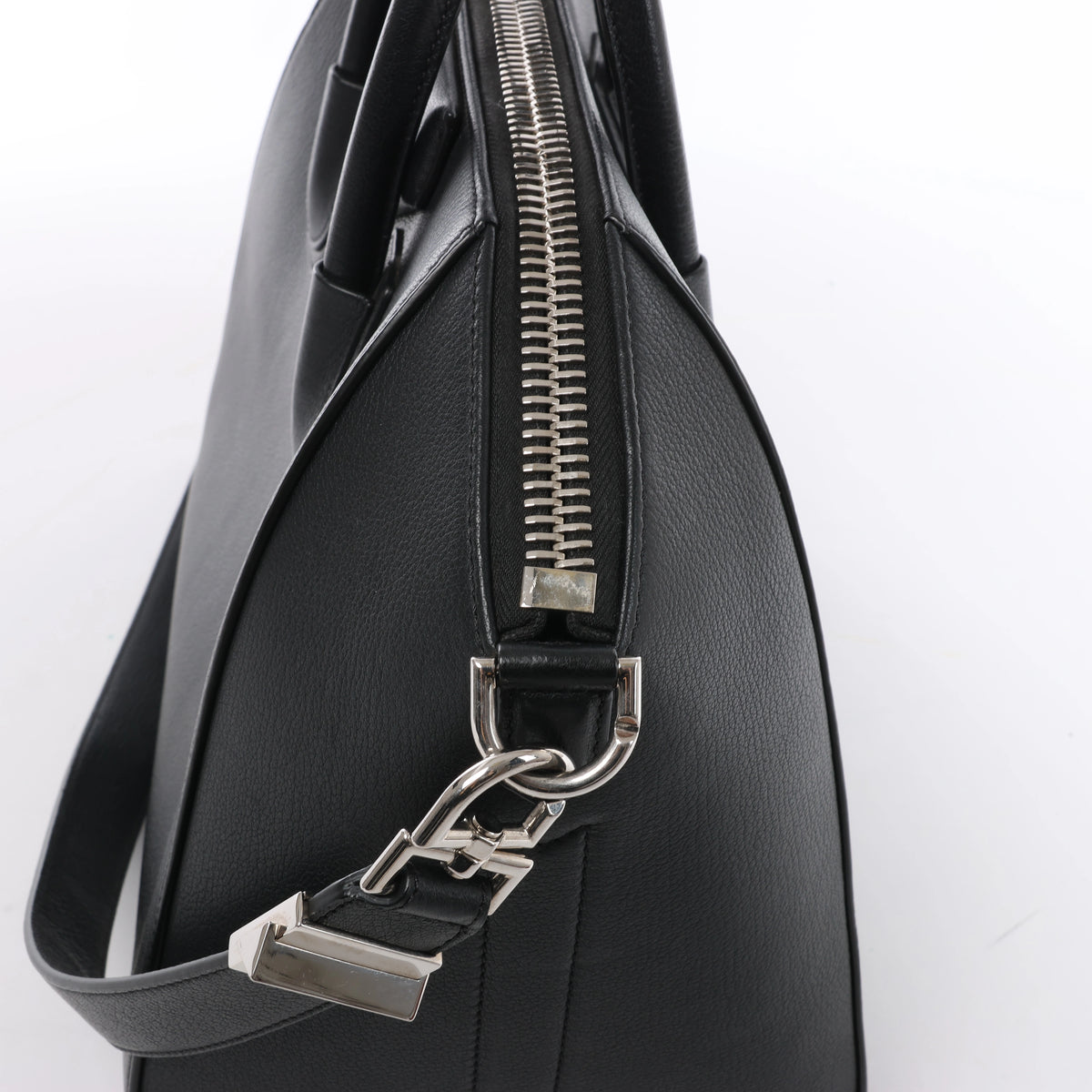 Givenchy Antigona Medium Leather 2Way Handbag in Black