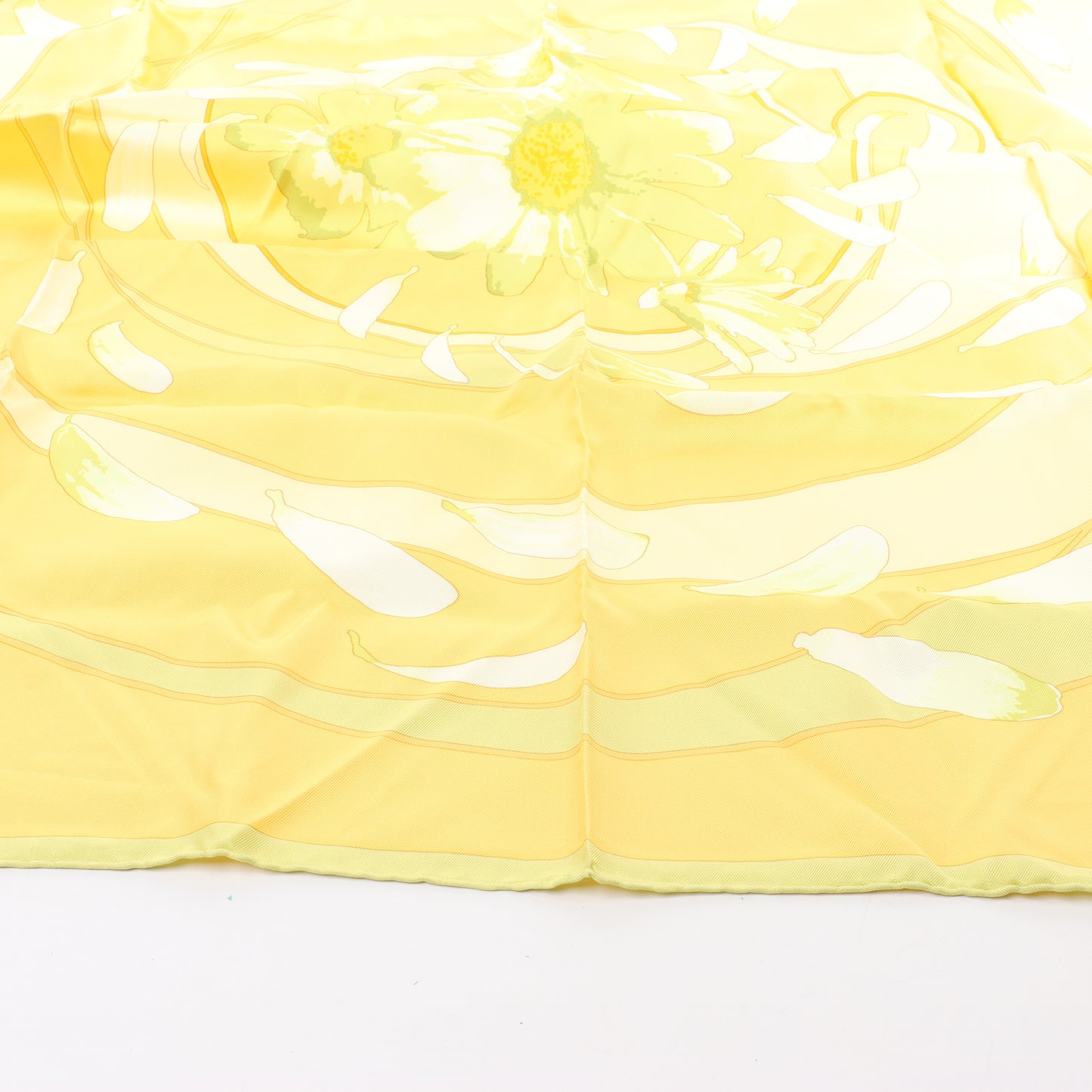 Hermès Carré 90 "Au gre du vent" Silk handkerchief in Yellow