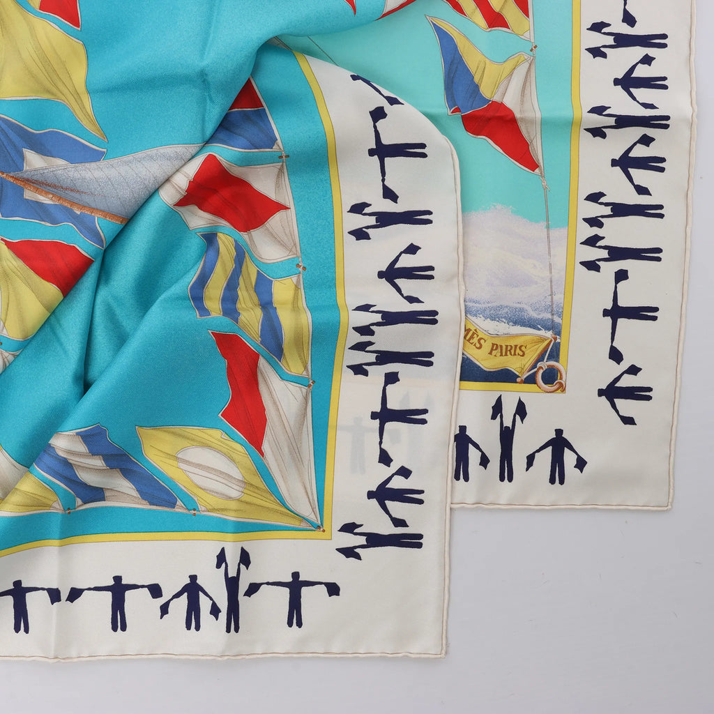 Hermès Carré 90 "En Course" Silk handkerchief in Blue