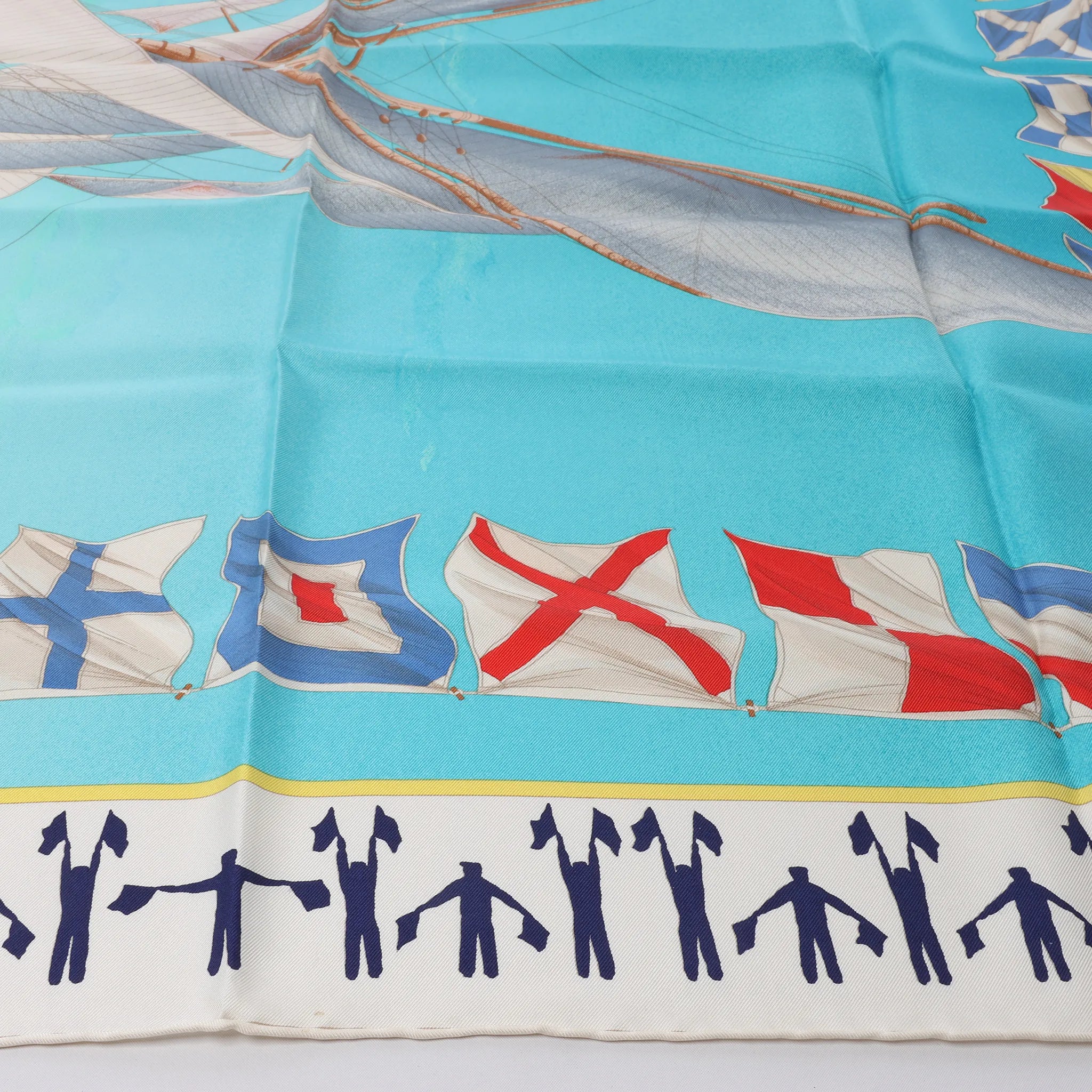 Hermès Carré 90 "En Course" Silk handkerchief in Blue