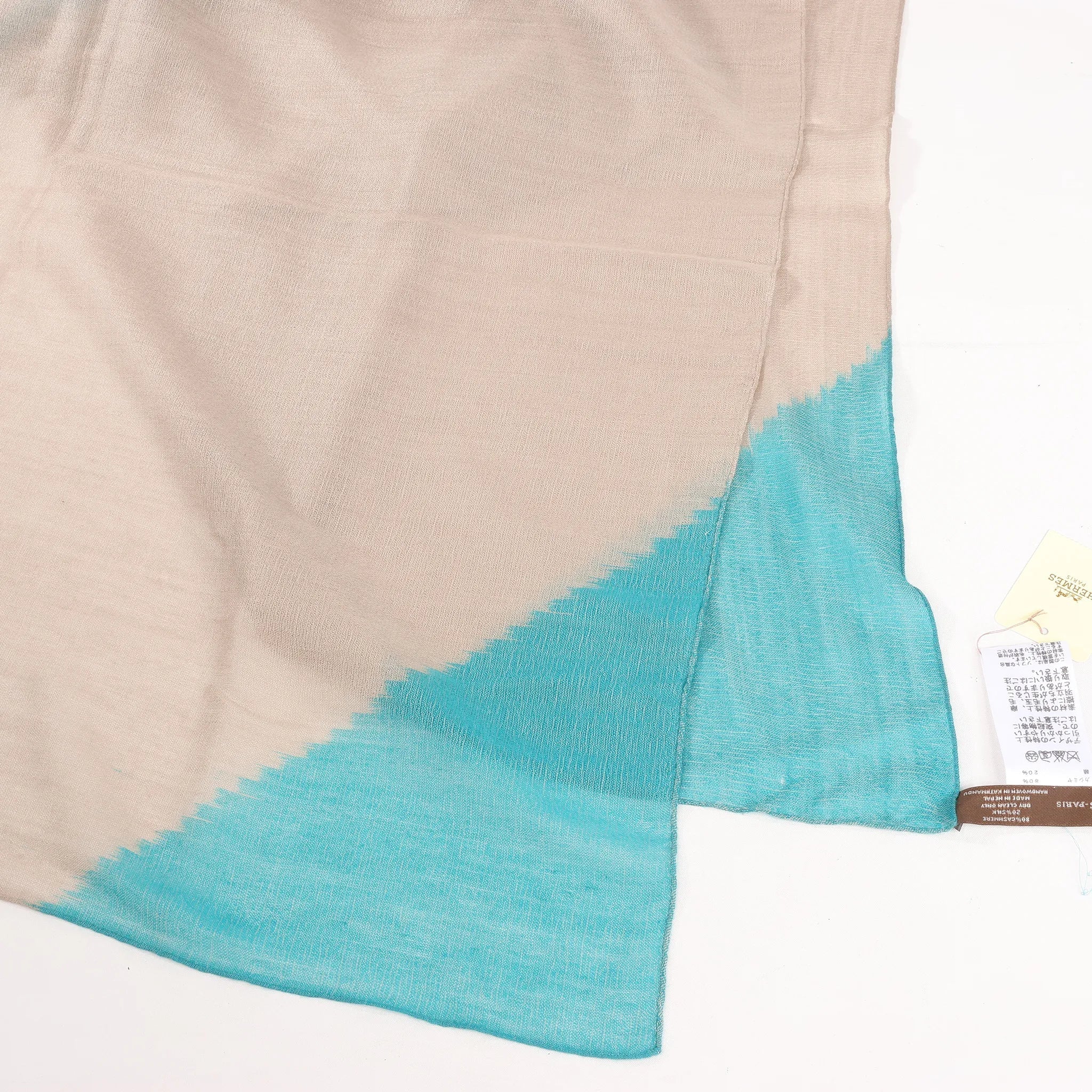 Hermès Carré Géant "Calégé amplume HIKAT" Cashmere & Silk handkerchief in Beige x Green
