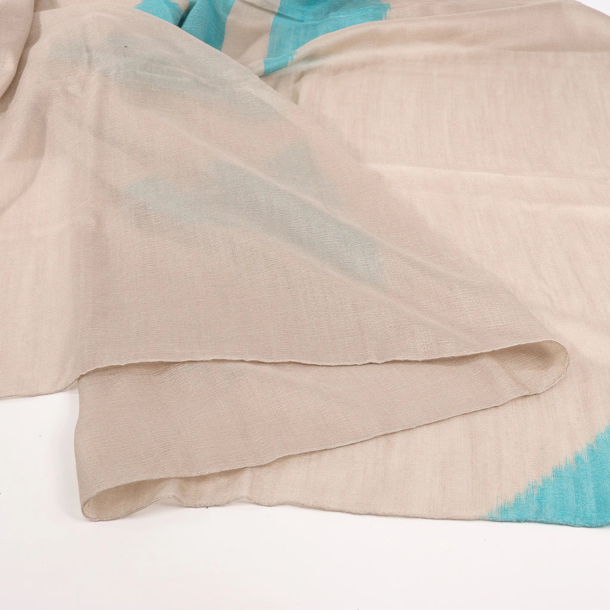 Hermès Carré Géant "Calégé amplume HIKAT" Cashmere & Silk handkerchief in Beige x Green