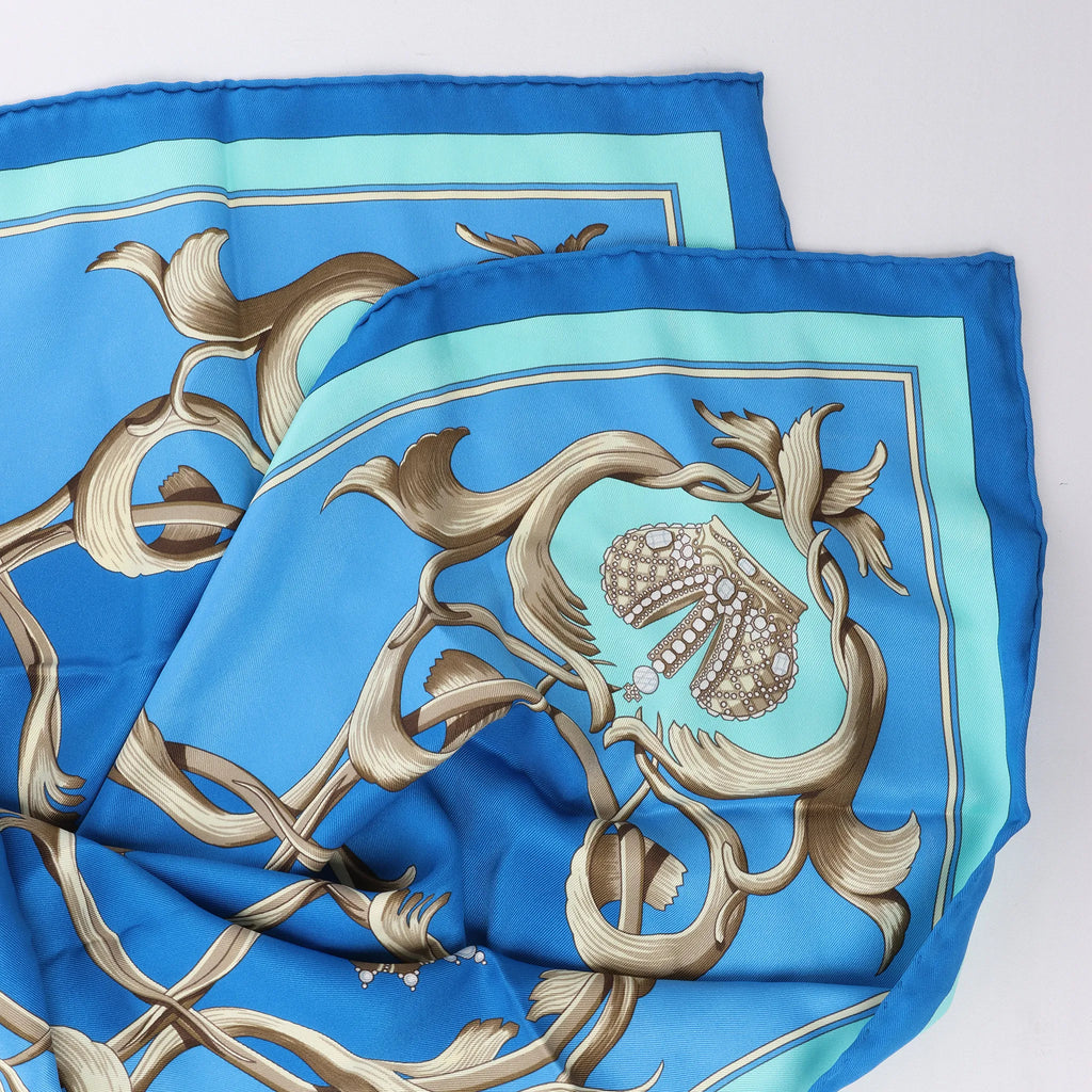 Hermès Carré 70 "Couronnes Crown" Silk handkerchief in Blue