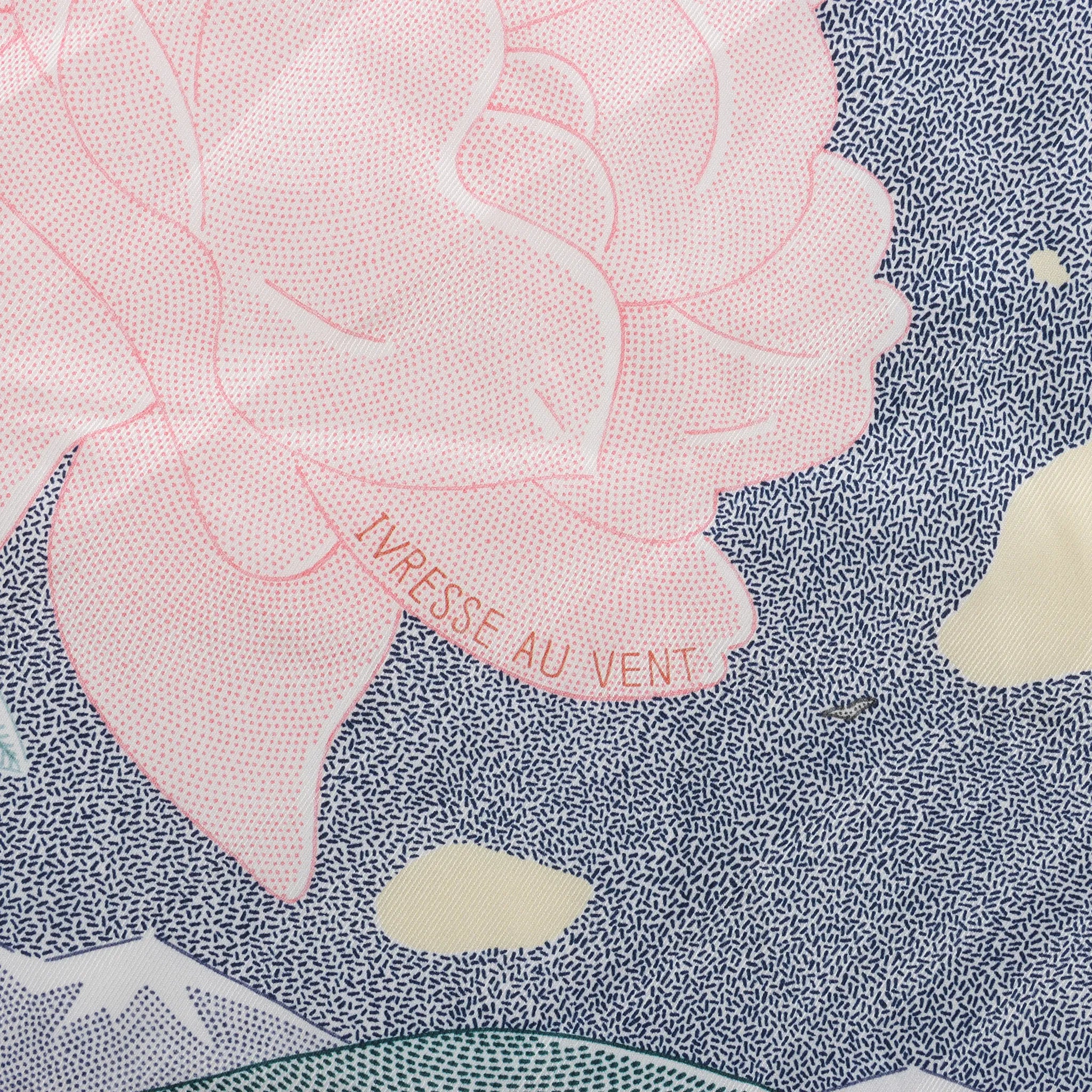 Hermès Carré 70 "Drunk by the wind" Silk handkerchief in Gray