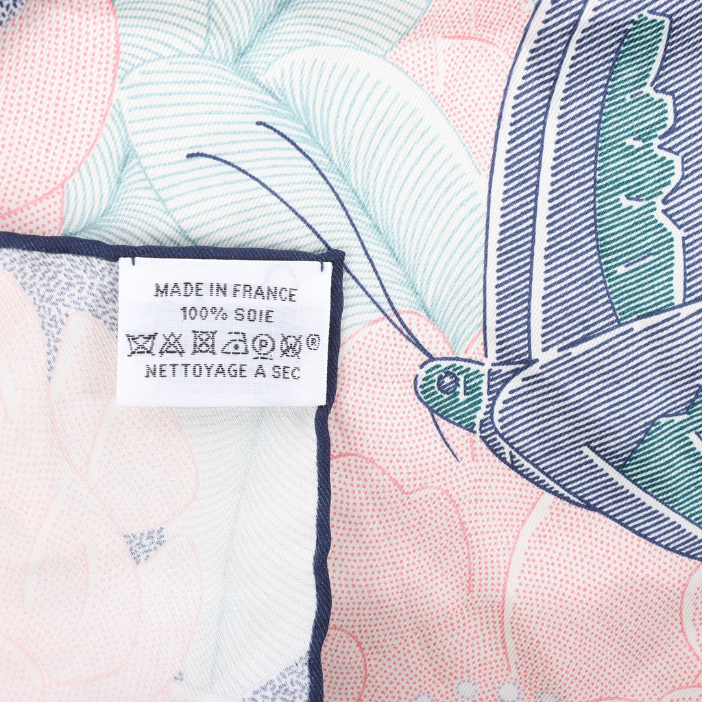 Hermès Carré 70 "Drunk by the wind" Silk handkerchief in Gray