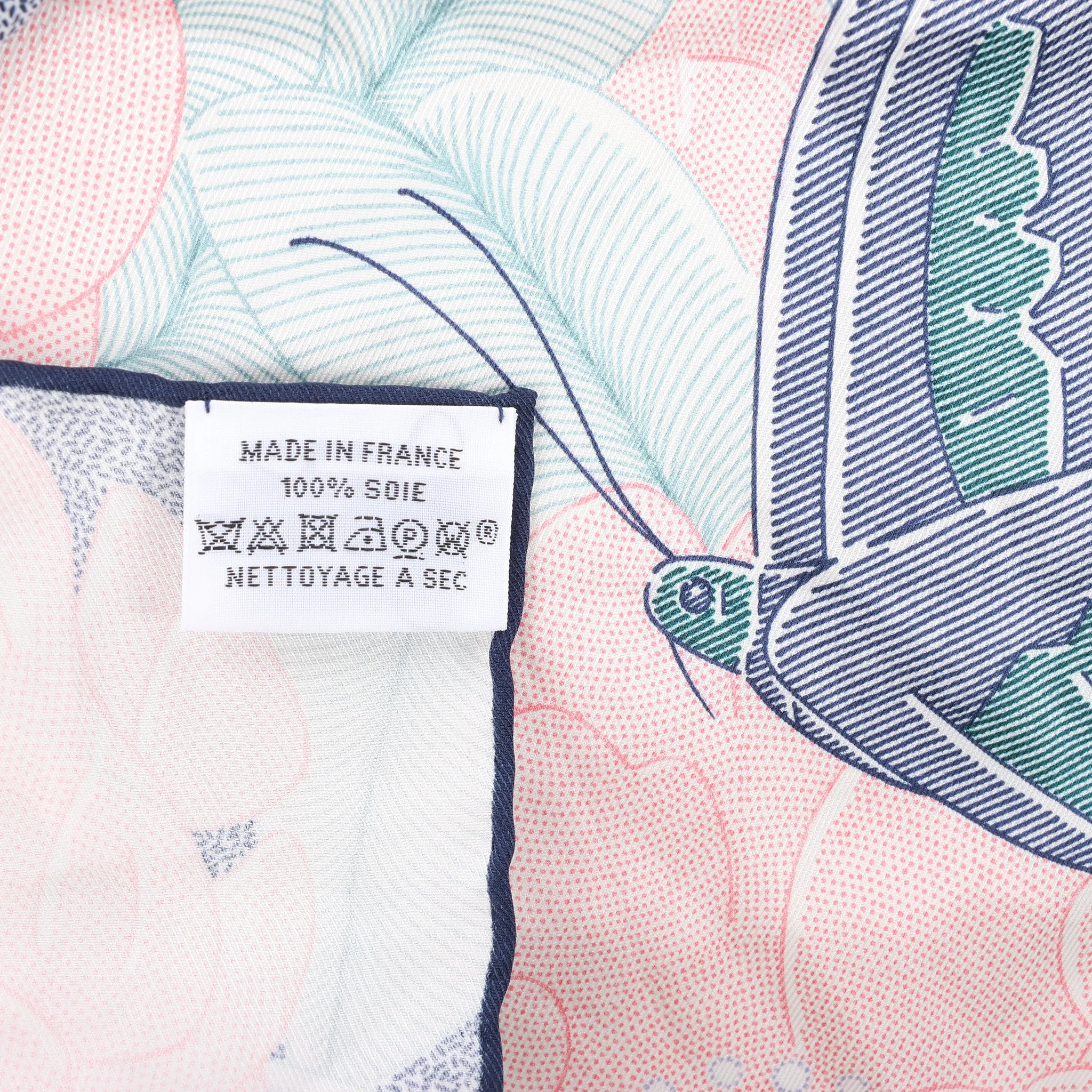 Hermès Carré 70 "Drunk by the wind" Silk handkerchief in Gray