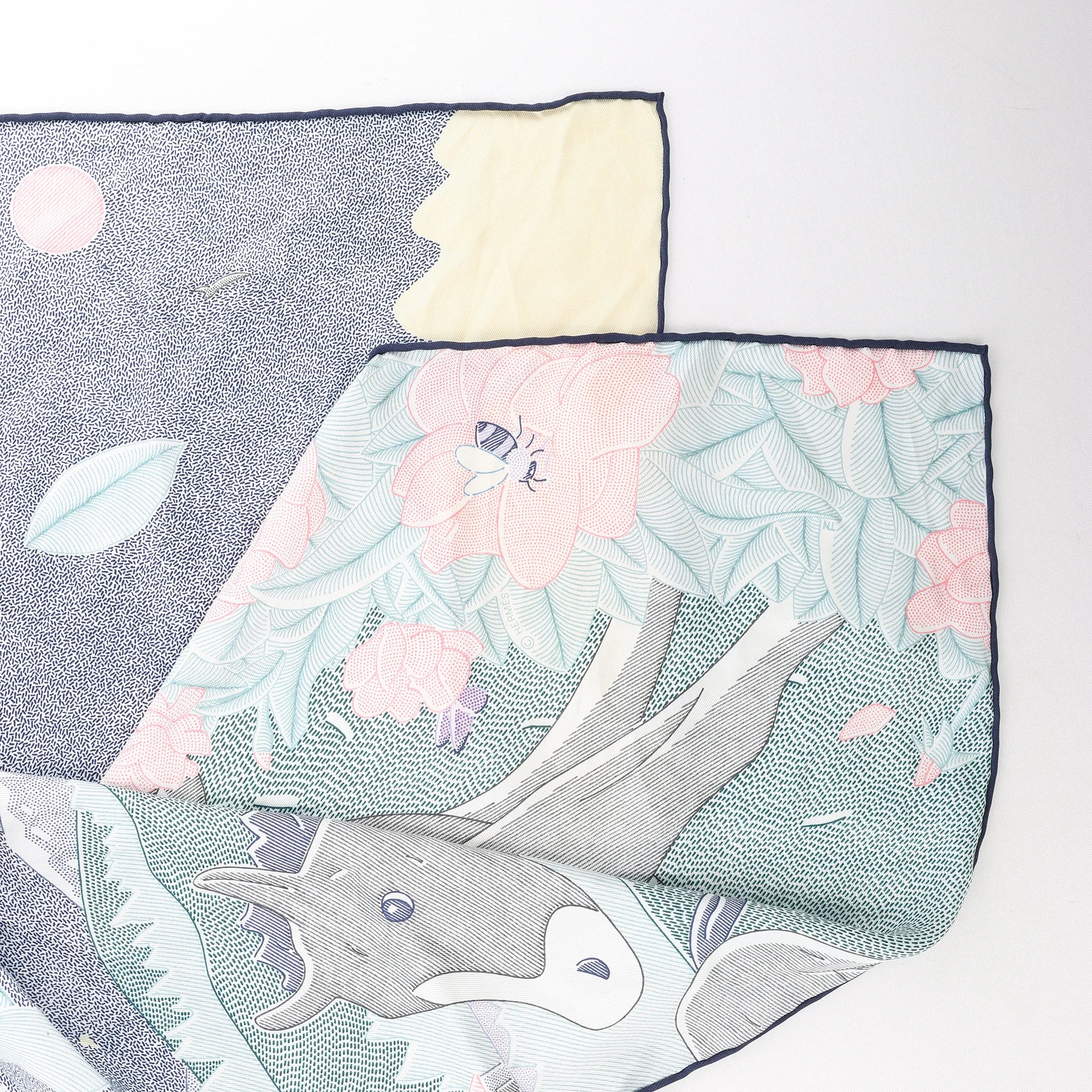 Hermès Carré 70 "Drunk by the wind" Silk handkerchief in Gray