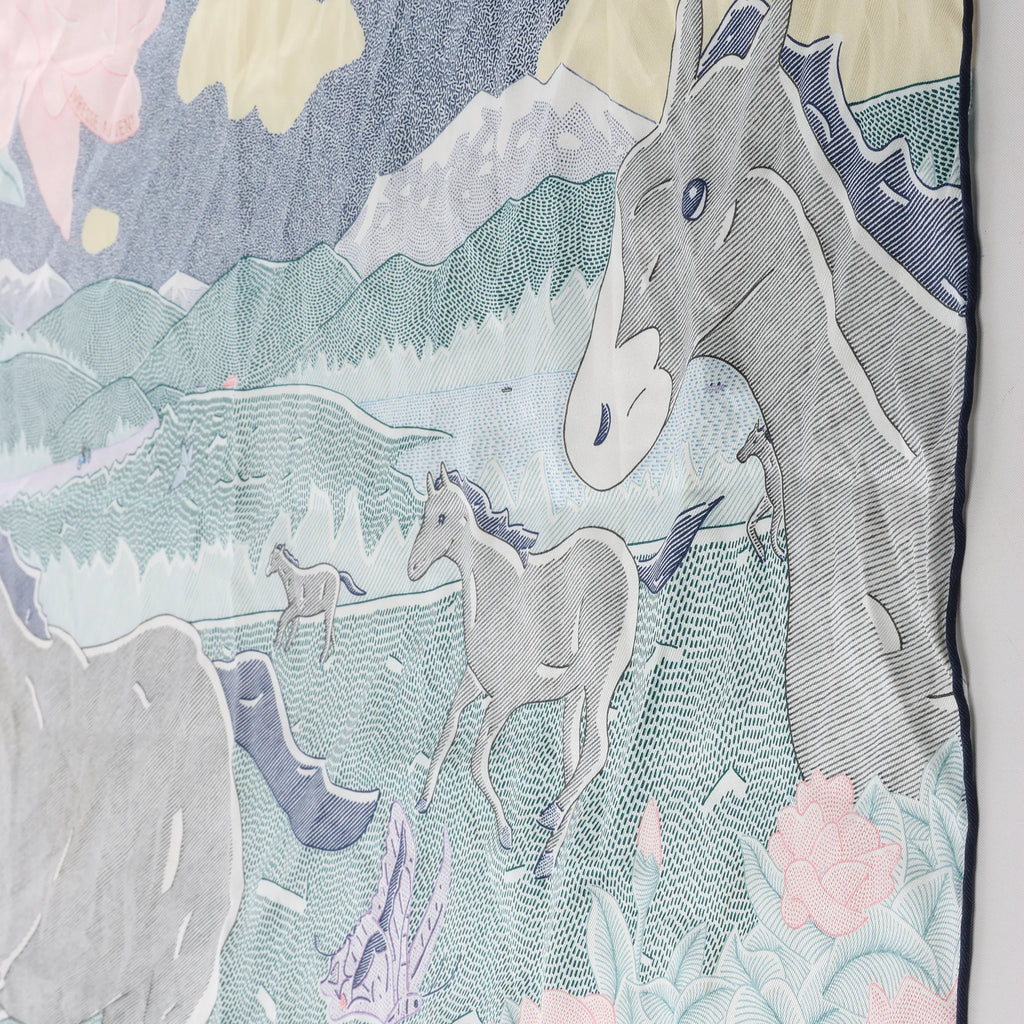 Hermès Carré 70 "Drunk by the wind" Silk handkerchief in Gray