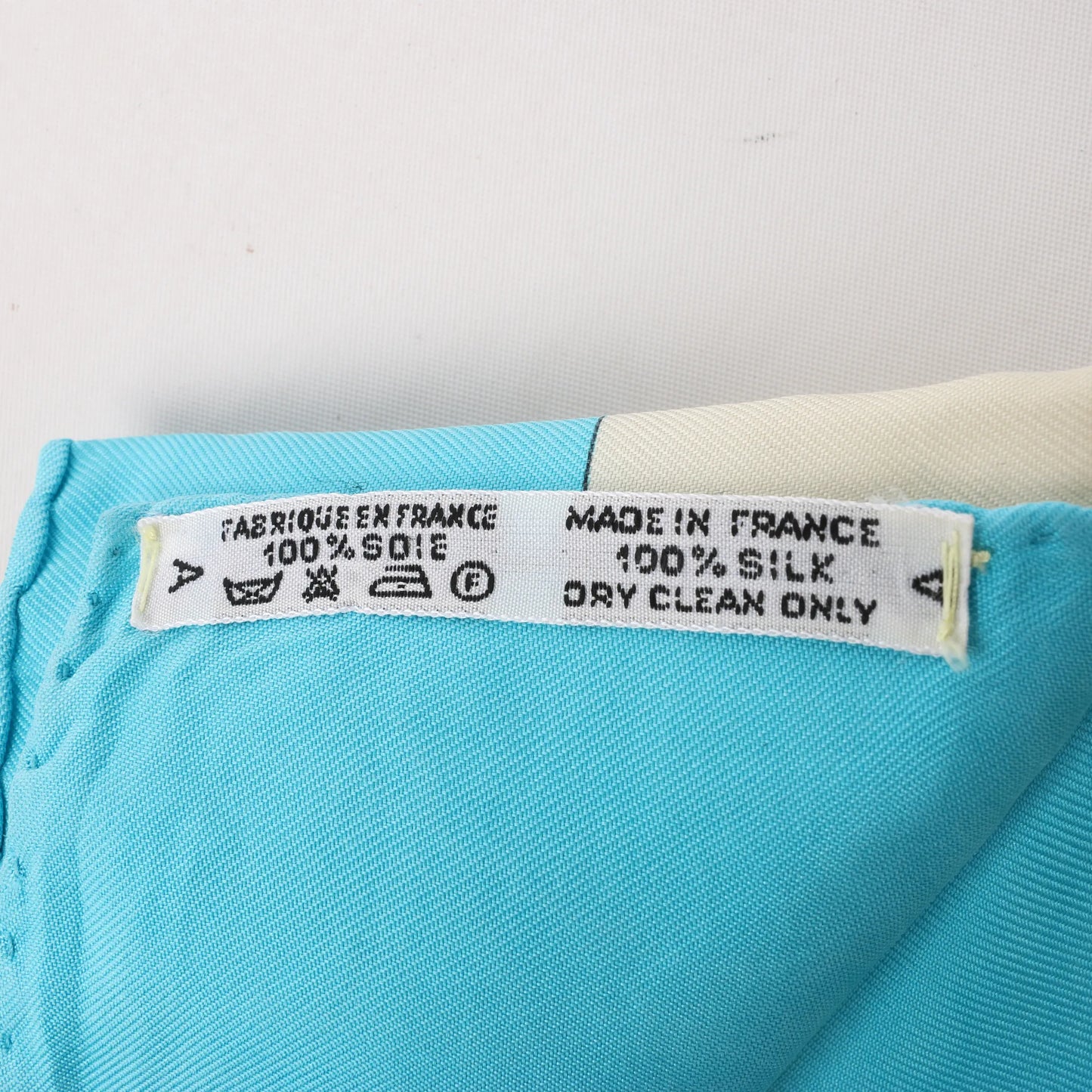 Hermès Carré 90 "A LA GLOIRE DE LA CUISINE FRANCAISE" Silk handkerchief in Blue