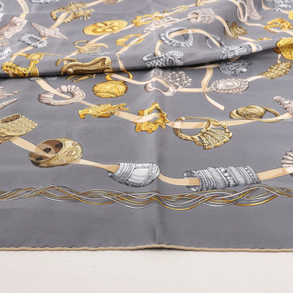 Hermès Carré 90 „ALLIANCES DU MONDE“ Seidentaschentuch in Grau