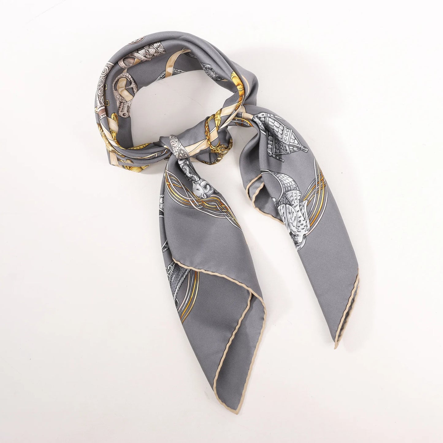 Hermès Carré 90 „ALLIANCES DU MONDE“ Seidentaschentuch in Grau