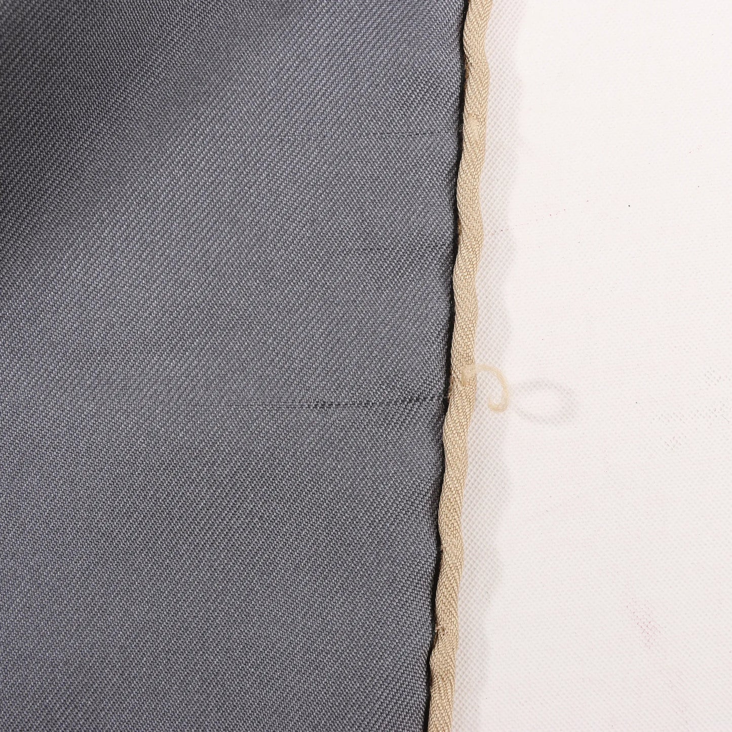 Hermès Carré 90 „ALLIANCES DU MONDE“ Seidentaschentuch in Grau