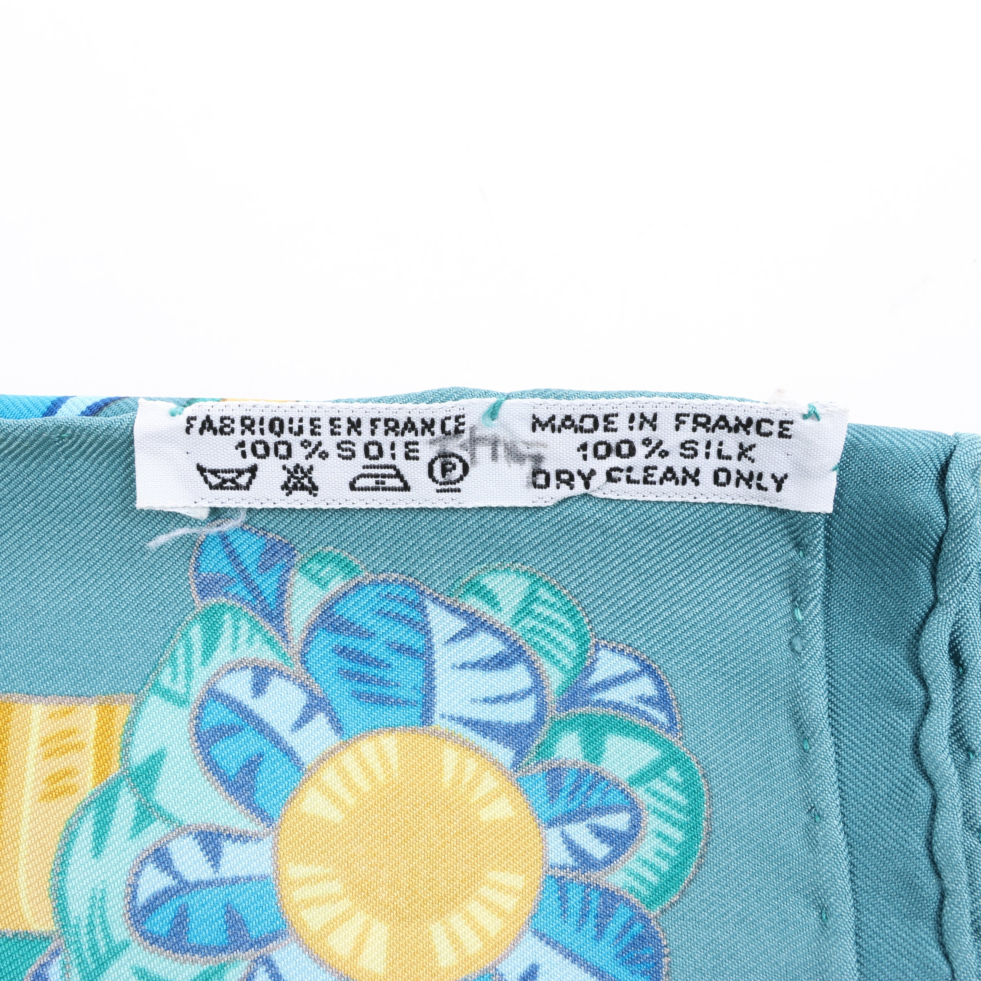 Hermès Carré 90 "ARMETS en PANACHE" Silk handkerchief in Green