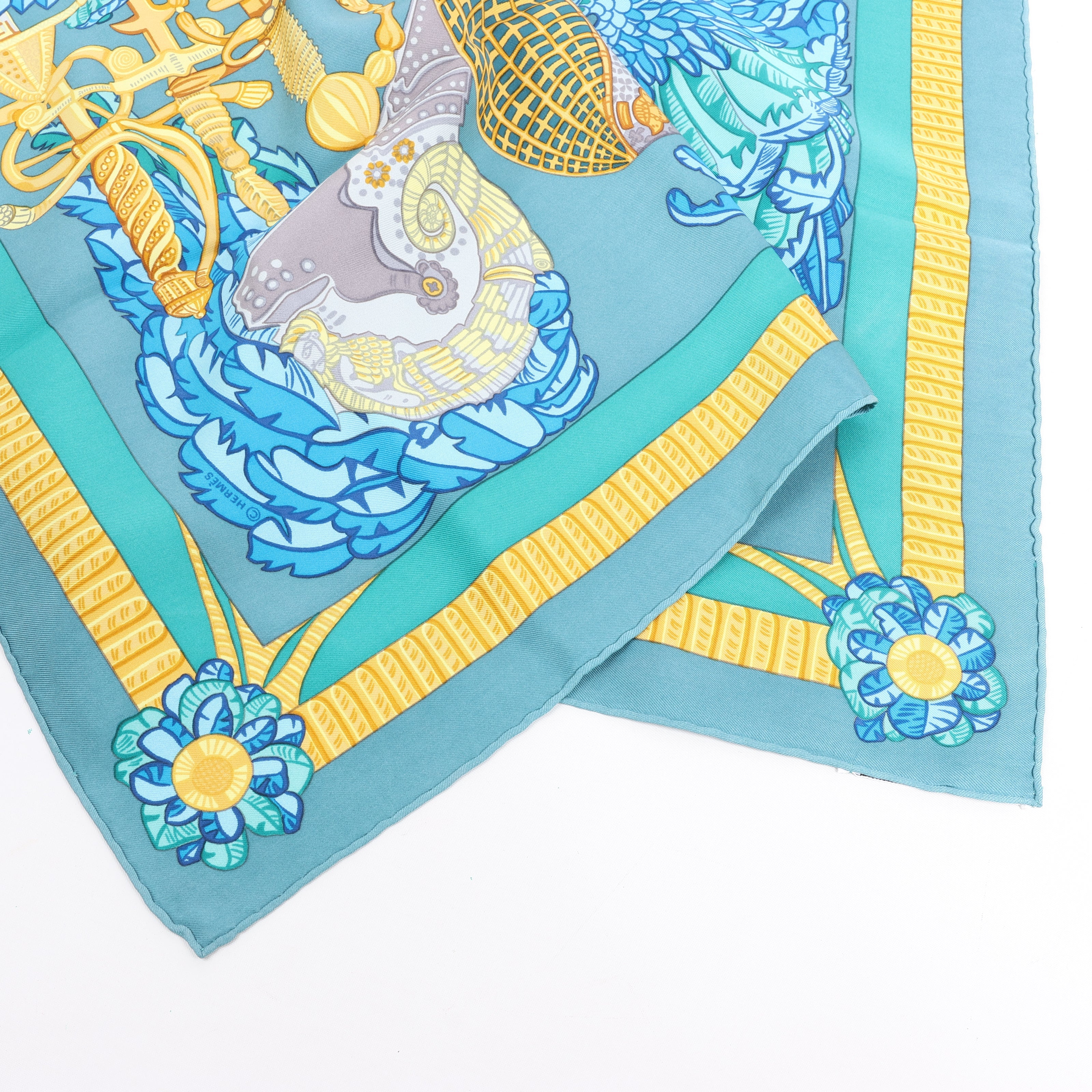 Hermès Carré 90 "ARMETS en PANACHE" Silk handkerchief in Green