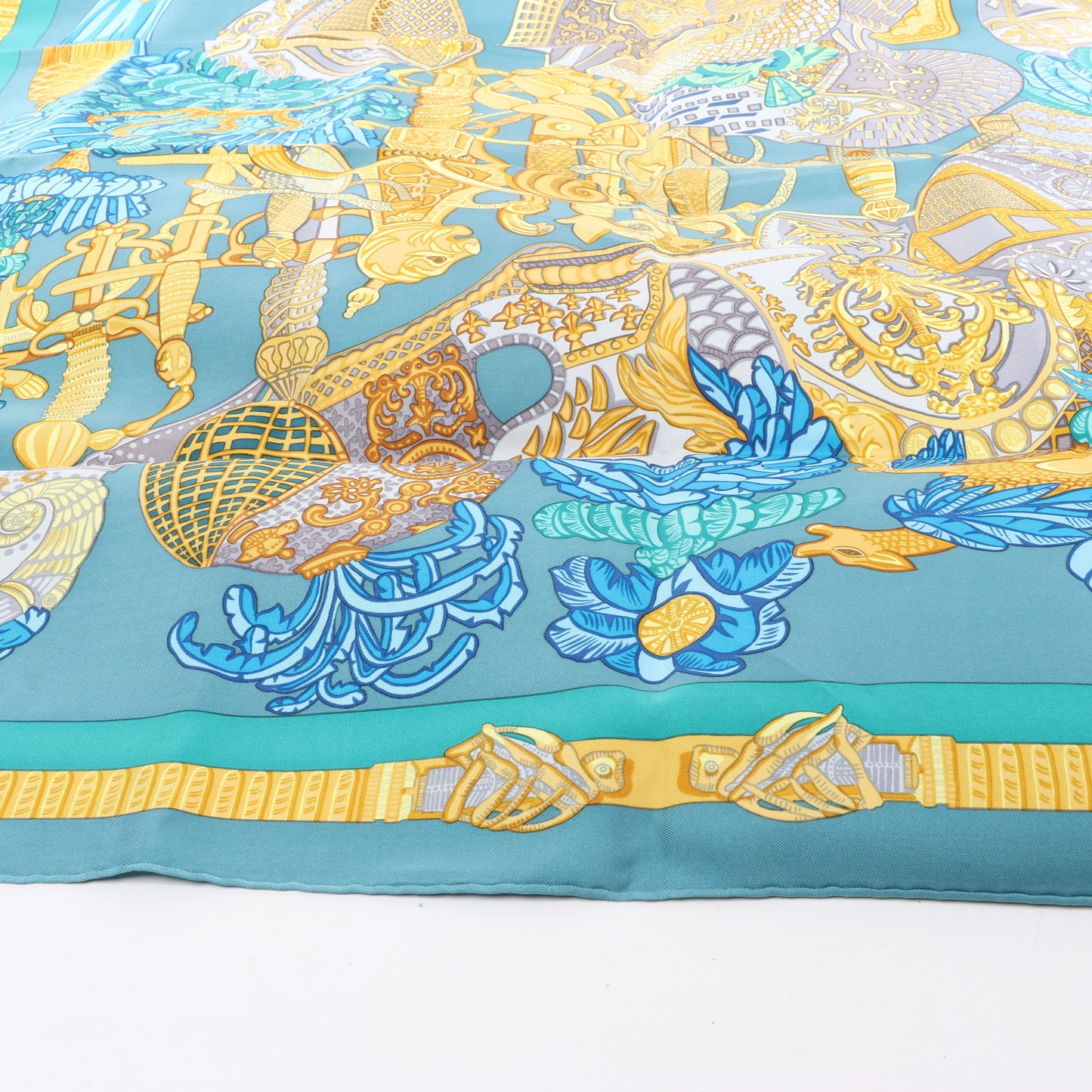 Hermès Carré 90 "ARMETS en PANACHE" Silk handkerchief in Green