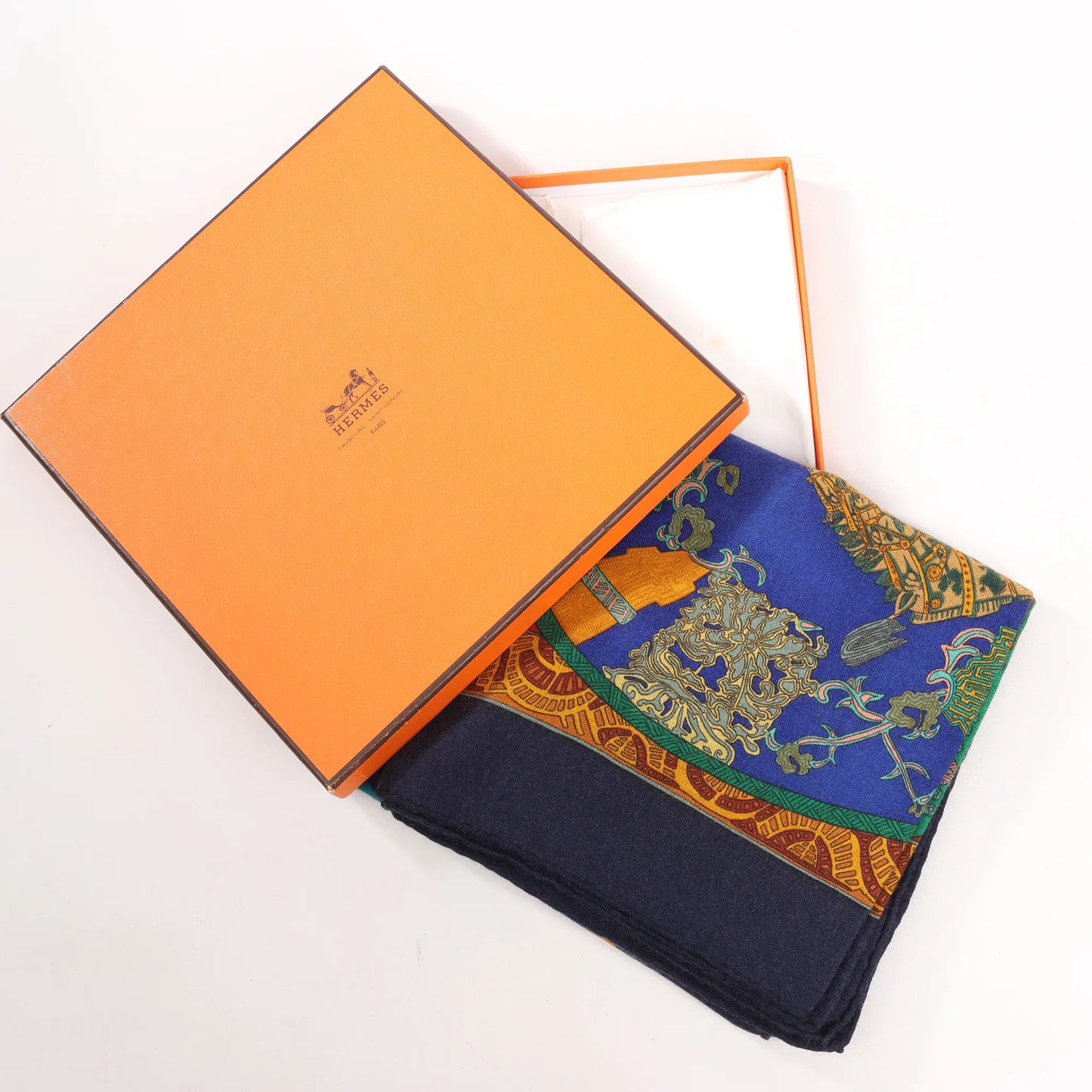 Hermès Carré 90 "ART des STEPPES" Mouchoir en Soie Bleu Marine