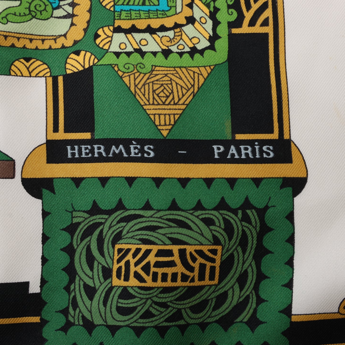 Hermès Carré 90 „ASTRES et SOLEILS“ Schal aus 100 % Seide in Grün