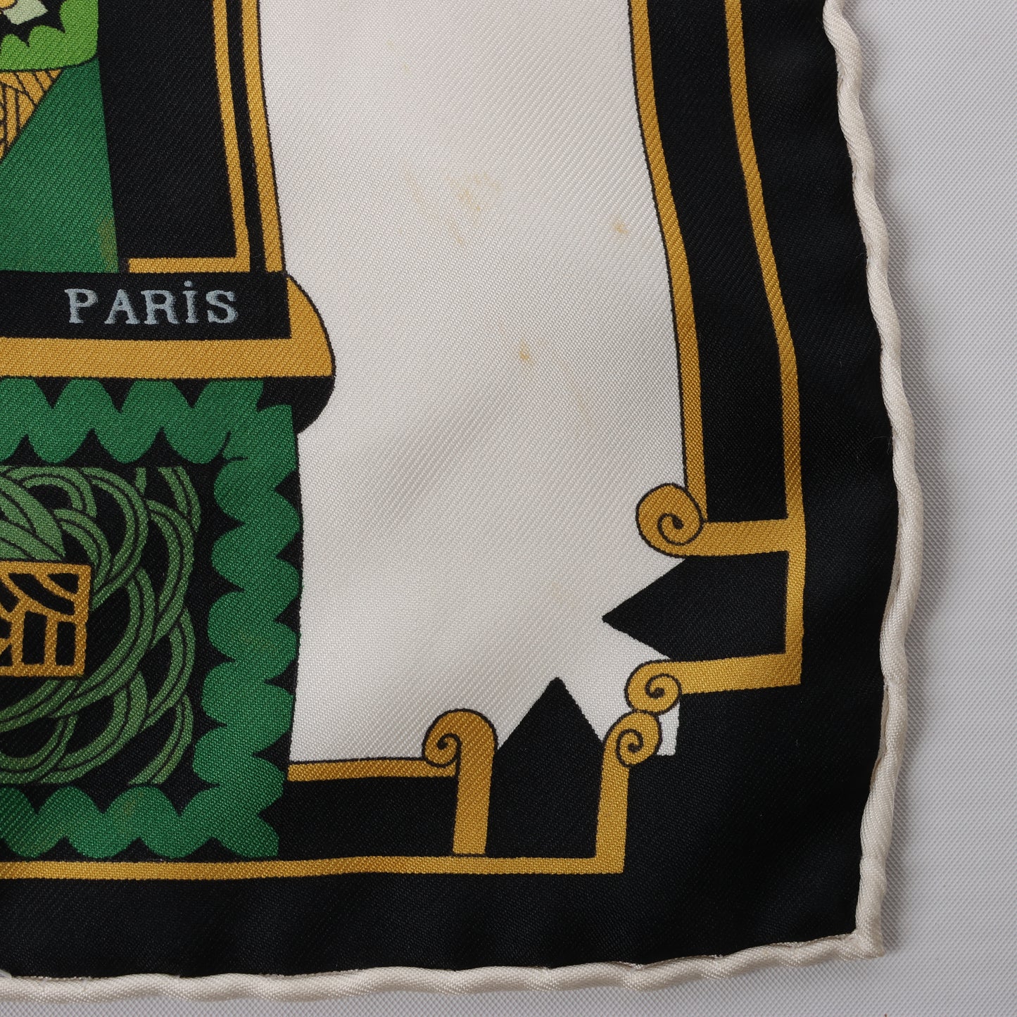 Hermès Carré 90 „ASTRES et SOLEILS“ Schal aus 100 % Seide in Grün