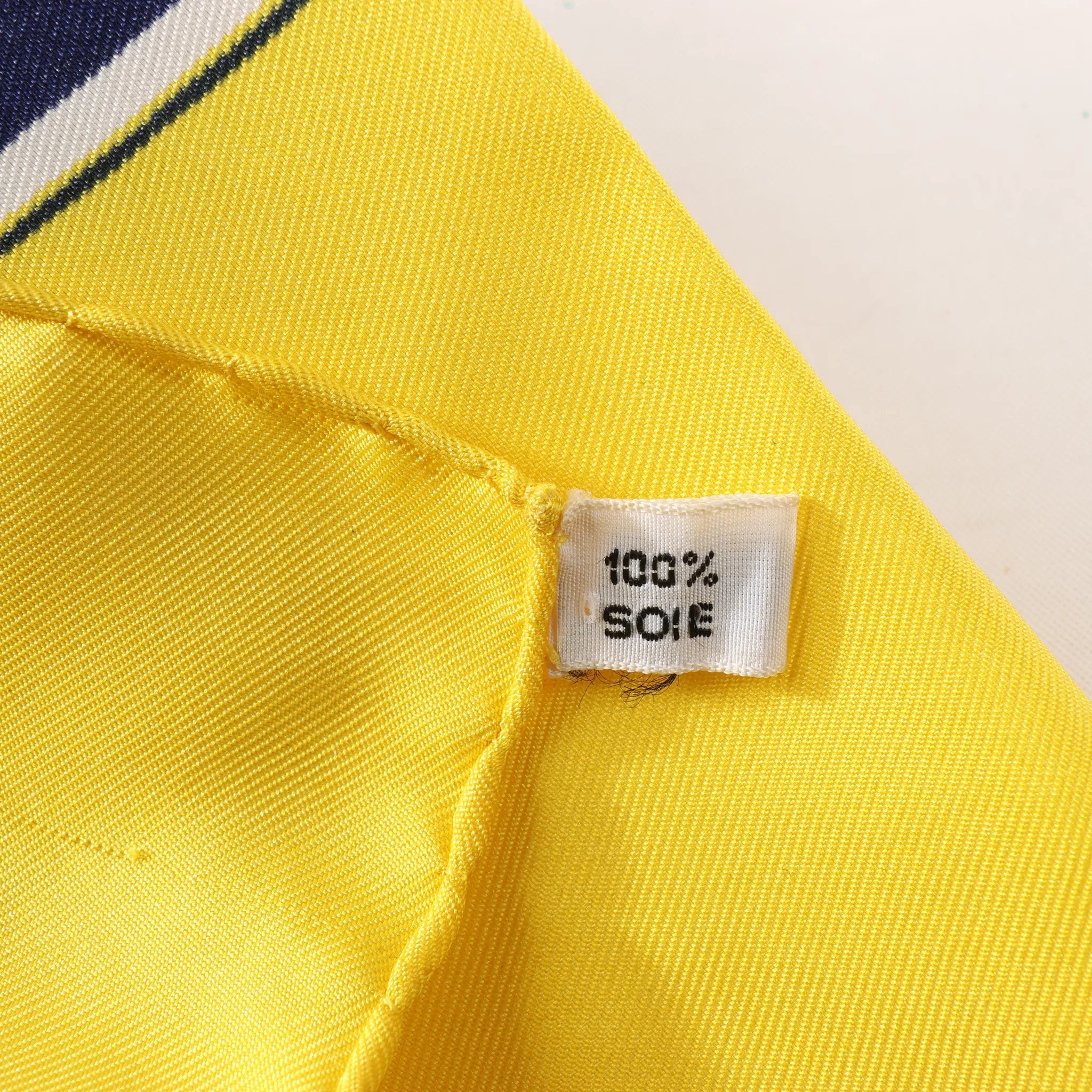 Hermès Carré 90 "ATTELAGE EN ARBALETE" Silk handkerchief in Yellow