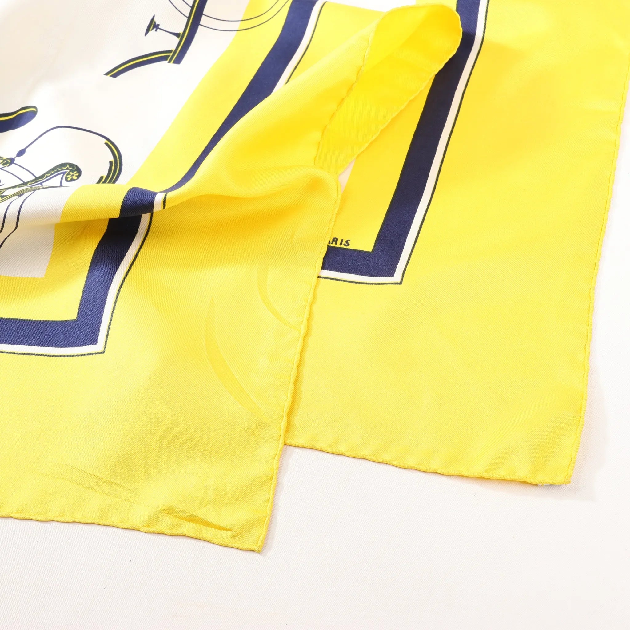 Hermès Carré 90 "ATTELAGE EN ARBALETE" Silk handkerchief in Yellow