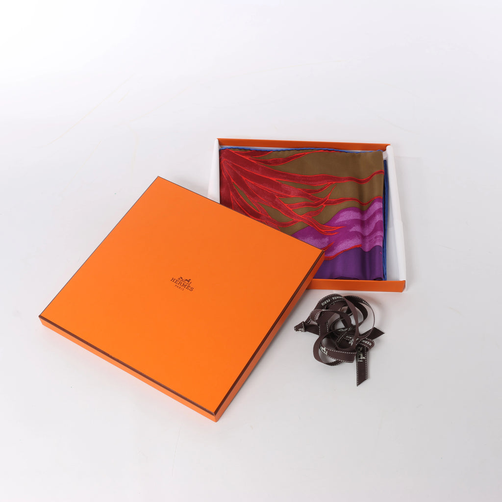Hermès Carré 90 "AU BOUT DU MONDE" Silk handkerchief in Purple x Red