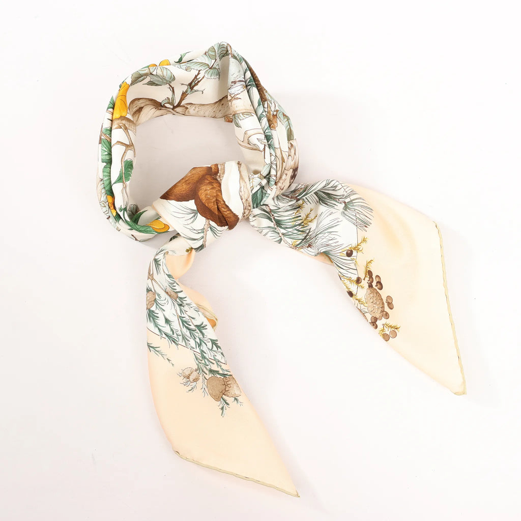 Hermès Carré 90 "AU COEUR DES BOIS" Silk handkerchief in Beige