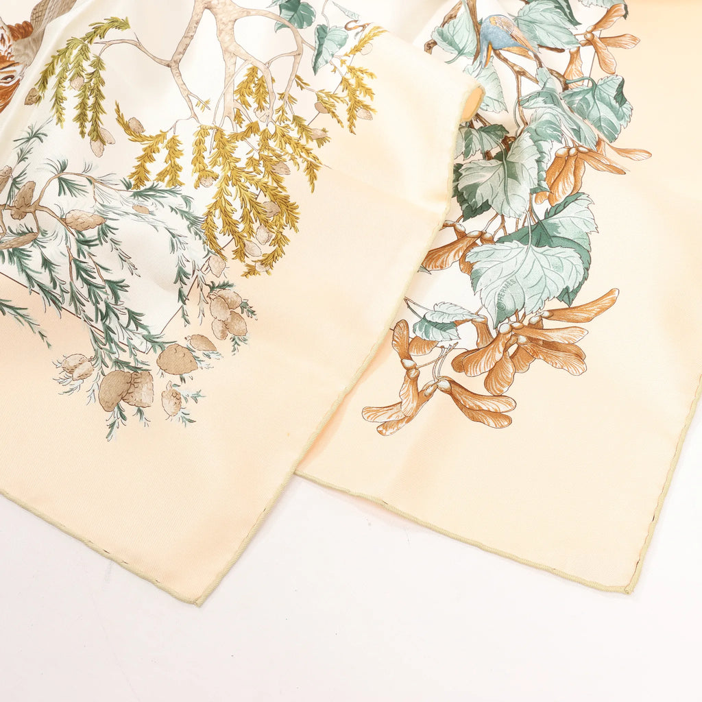Hermès Carré 90 "AU COEUR DES BOIS" Silk handkerchief in Beige