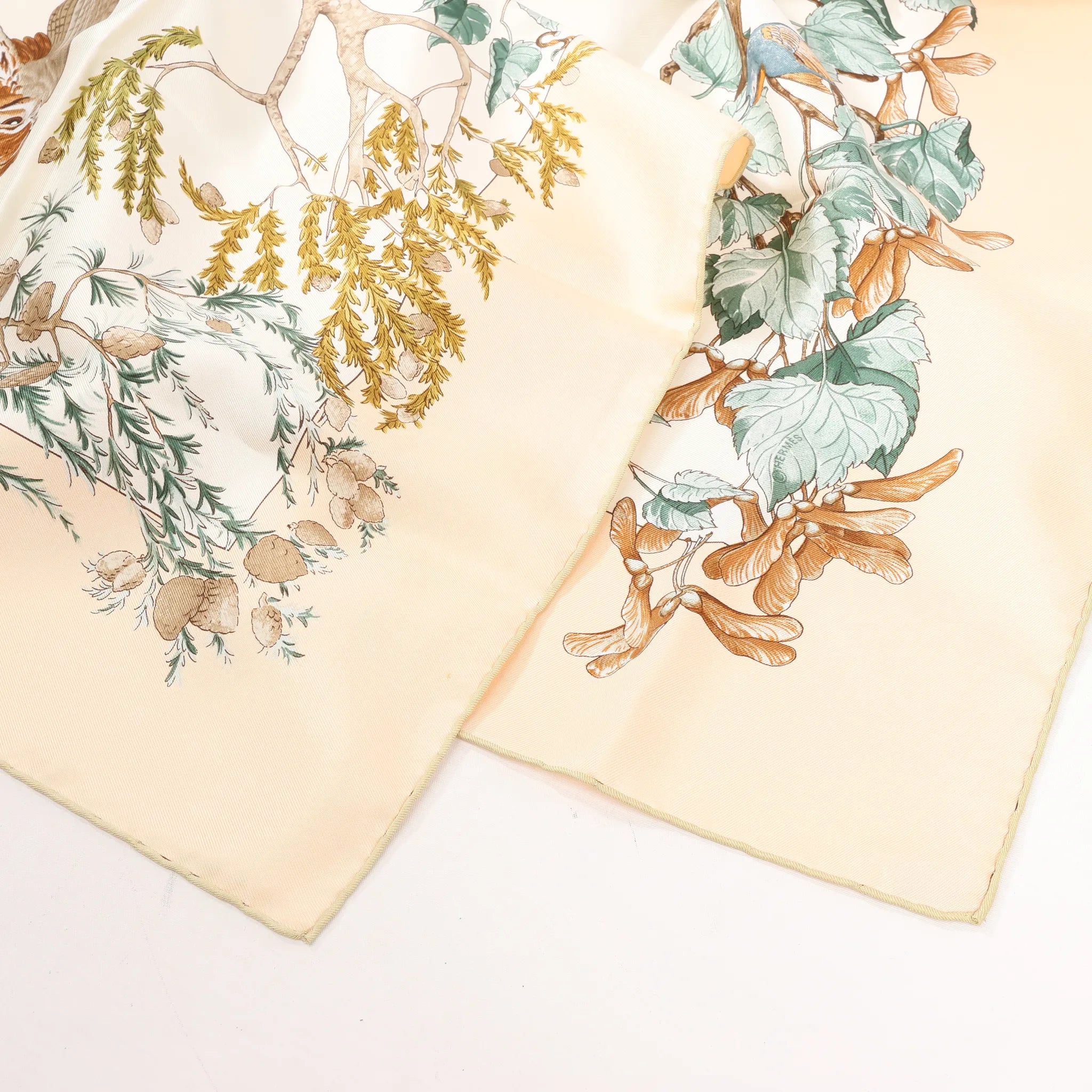 Hermès Carré 90 "AU COEUR DES BOIS" Silk handkerchief in Beige
