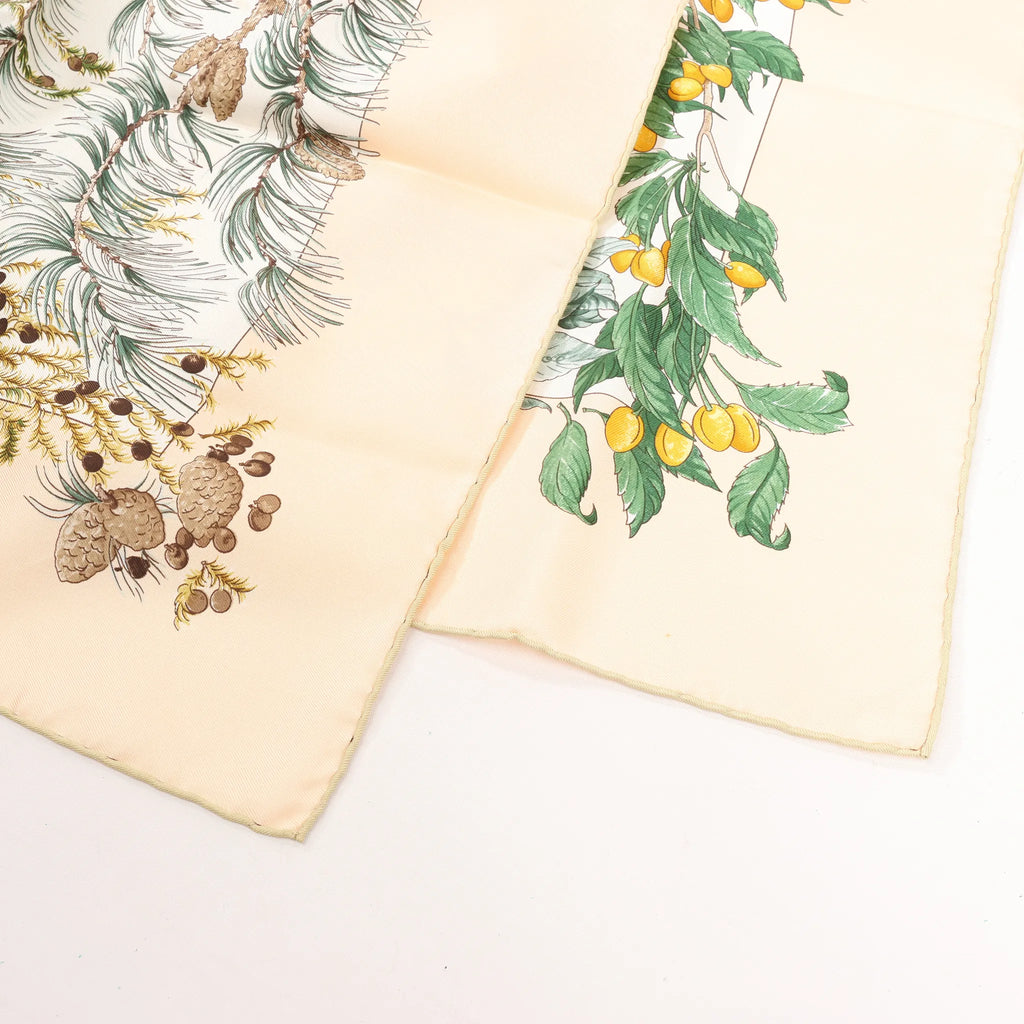 Hermès Carré 90 "AU COEUR DES BOIS" Silk handkerchief in Beige