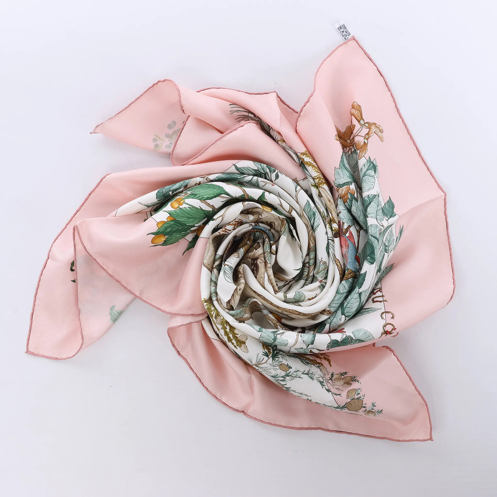 Hermès Carré 90 "AU COEUR DES BOIS" Silk handkerchief in Pink