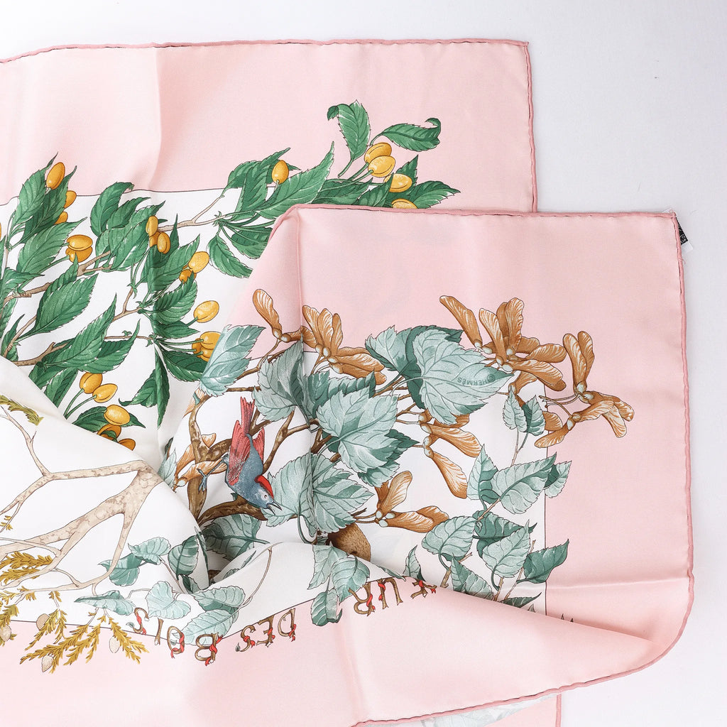 Hermès Carré 90 "AU COEUR DES BOIS" Silk handkerchief in Pink