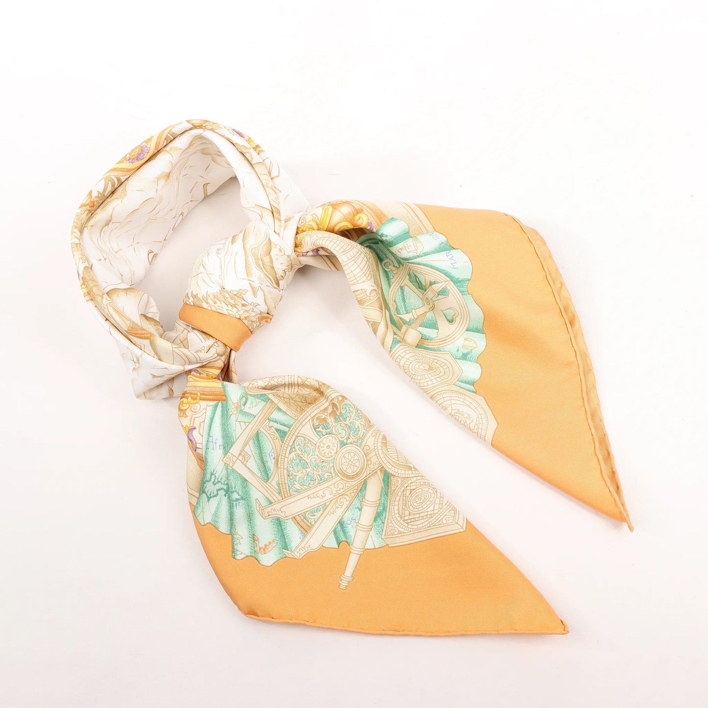 Mouchoir en soie Hermès Carré 90 « AZVLEJOS » orange