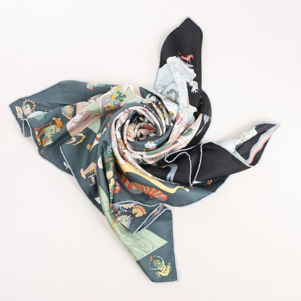 Hermès Carré 90 "Academia Ipica" Silk handkerchief in Gray
