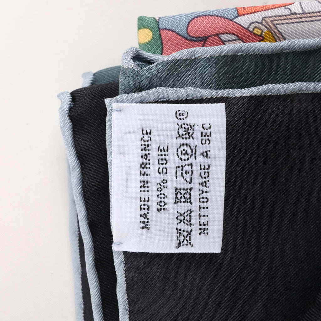Hermès Carré 90 "Academia Ipica" Silk handkerchief in Gray