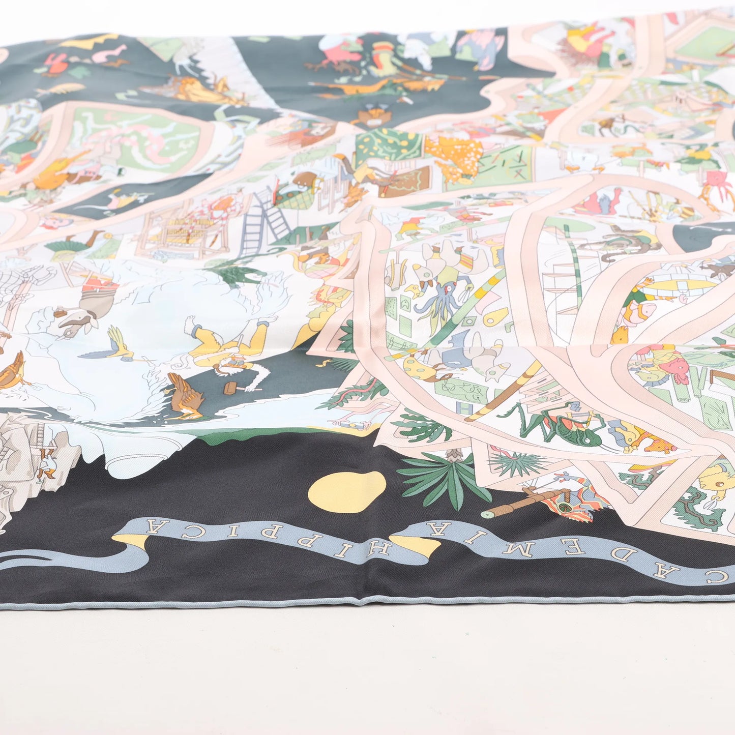 Hermès Carré 90 „Academia Ipica“ Seidentaschentuch in Grau