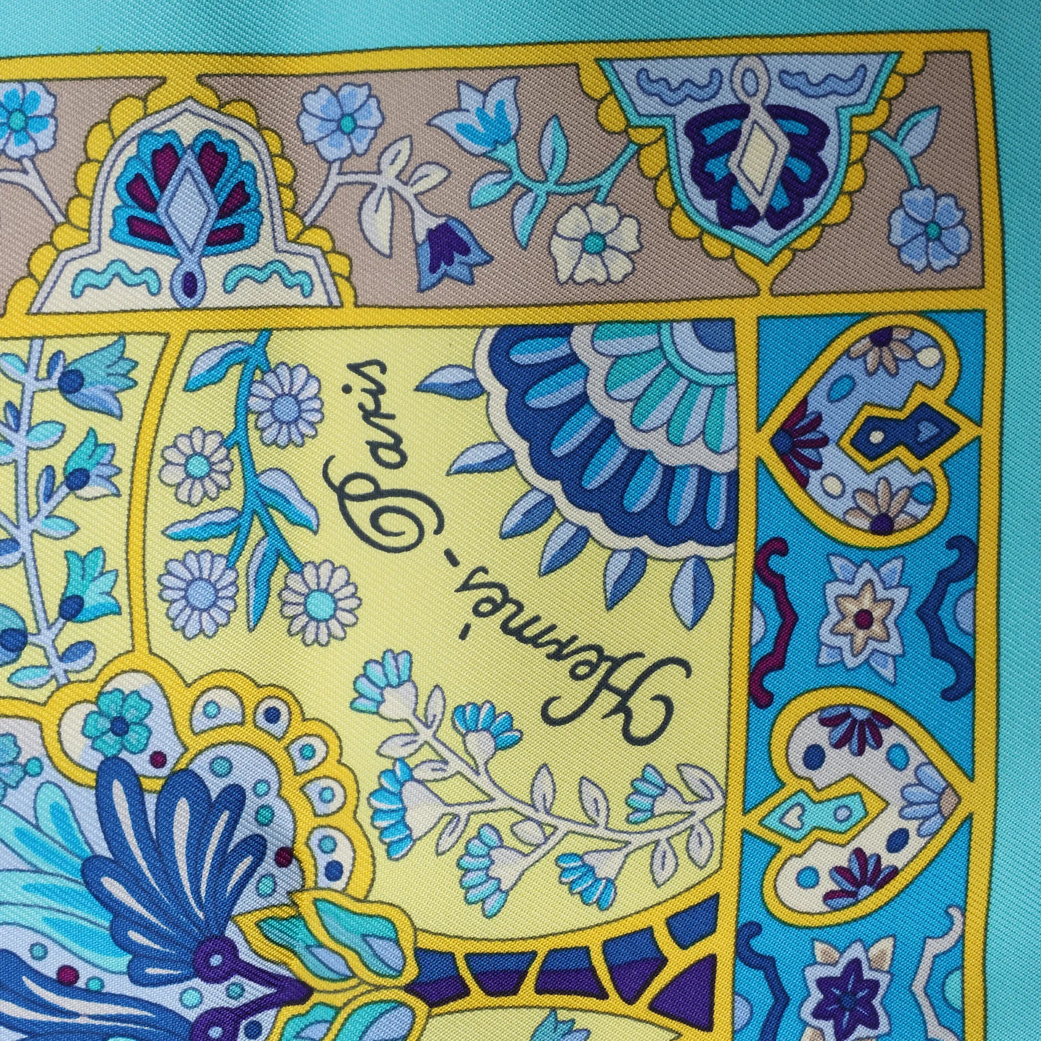 Hermès Carré 90 "Au Pays des Oiseaux Fleurs" Silk handkerchief in Blue