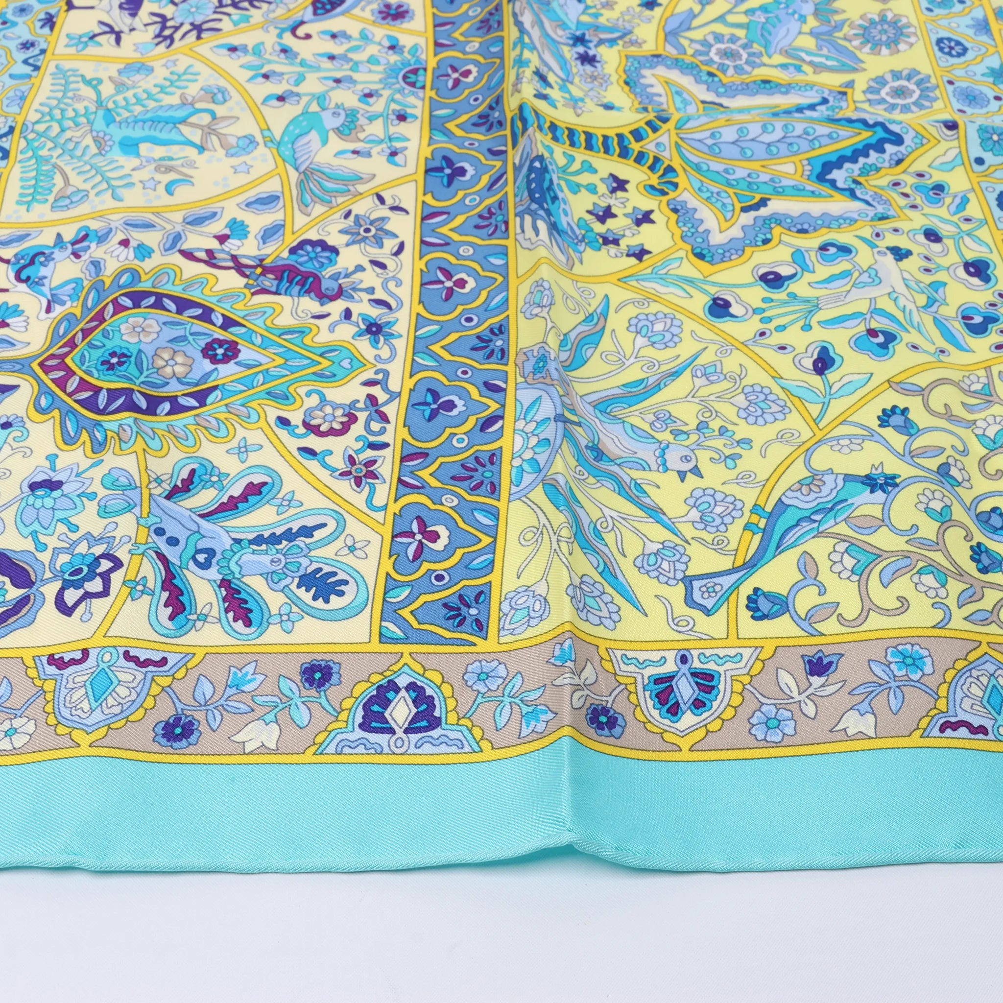 Hermès Carré 90 "Au Pays des Oiseaux Fleurs" Silk handkerchief in Blue