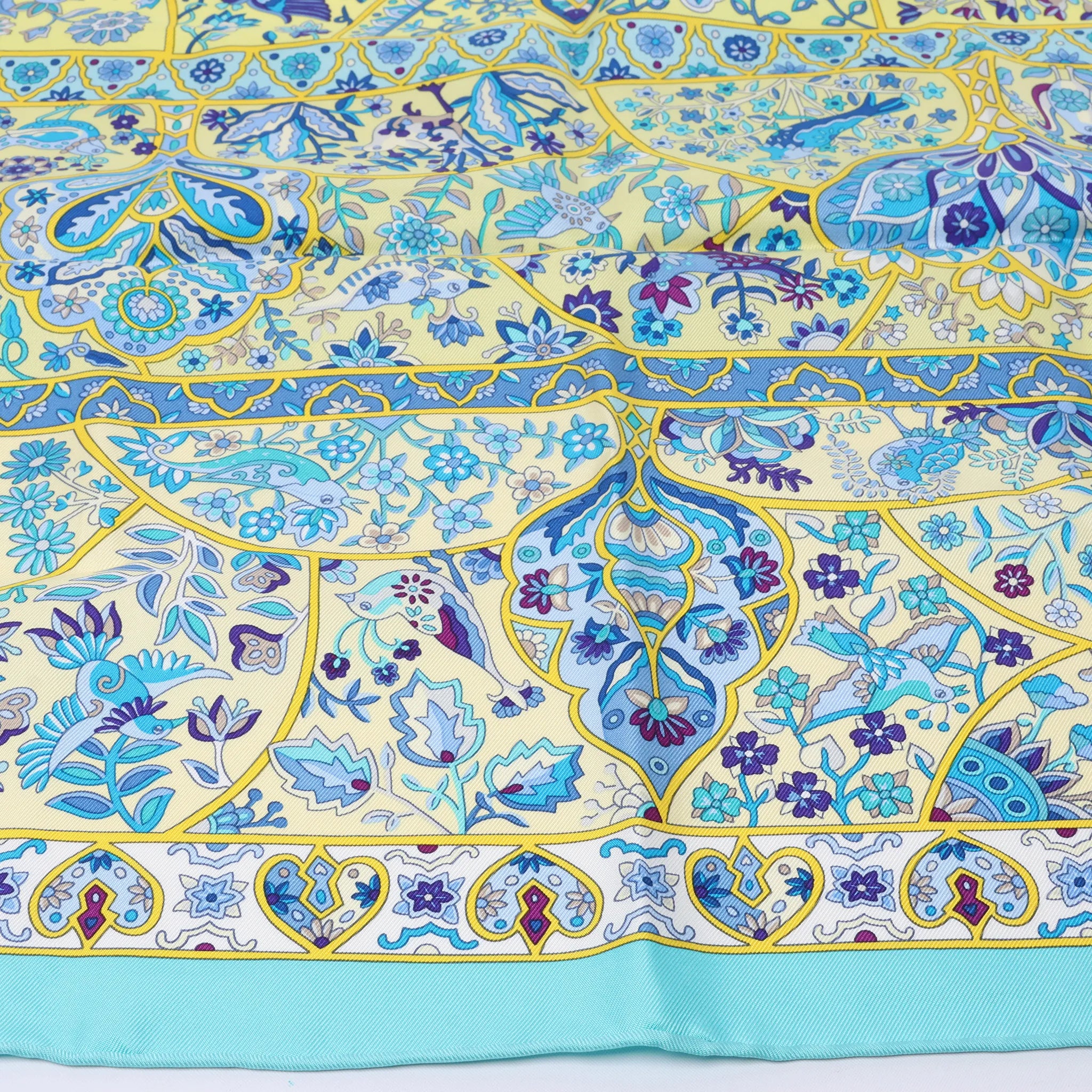 Hermès Carré 90 "Au Pays des Oiseaux Fleurs" Silk handkerchief in Blue