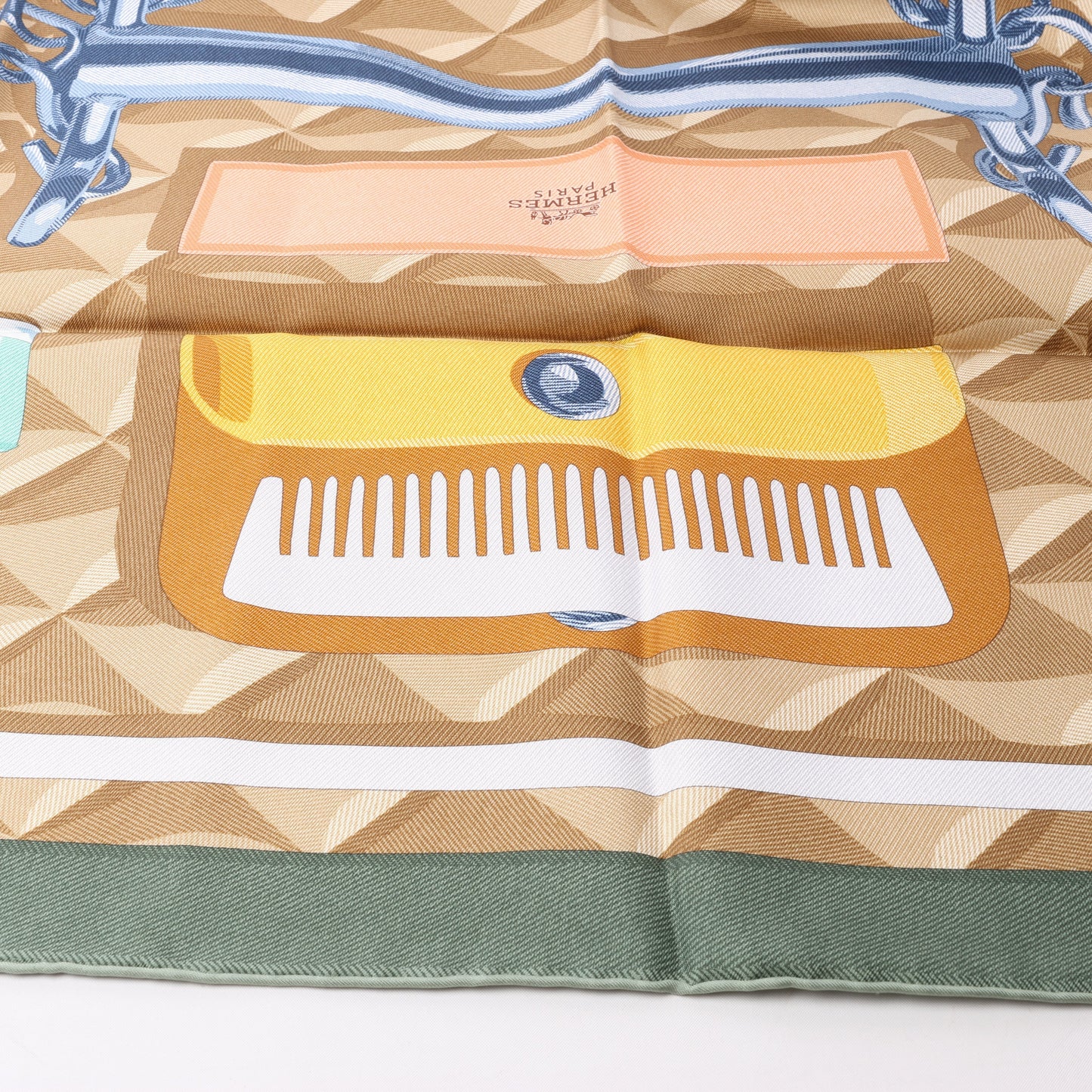 Hermès Carré 90 "BEAUTE COMPOSEE" Silk handkerchief in Green